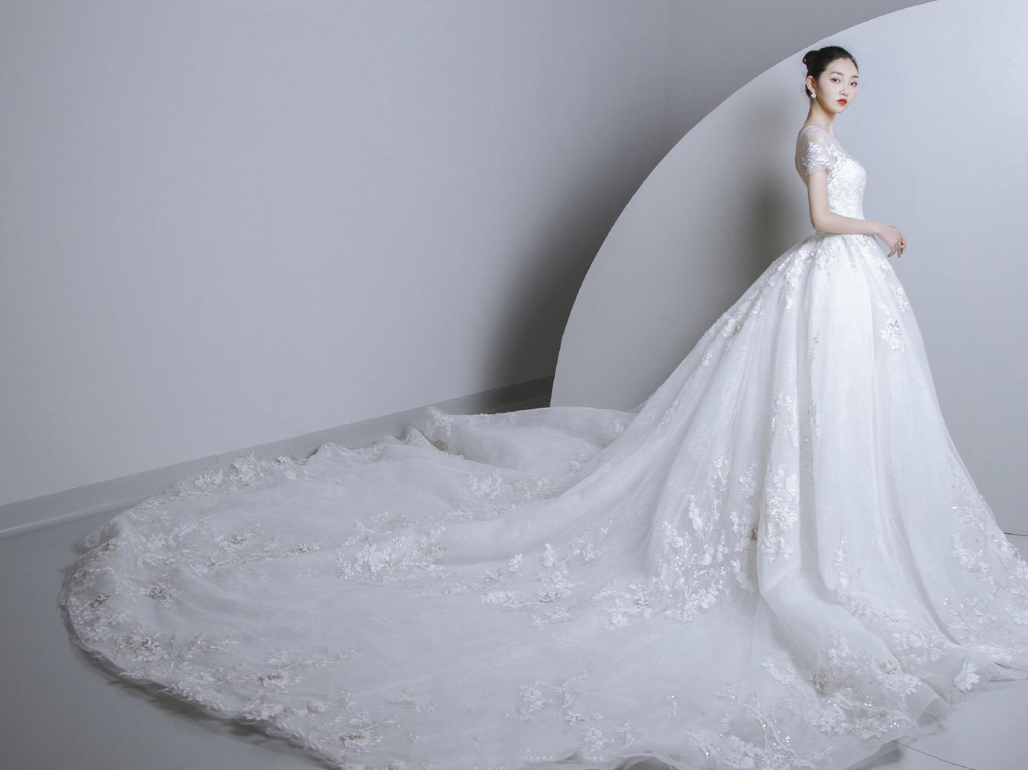 明星同款轻奢系I唐嫣唯美出门纱+跟妆