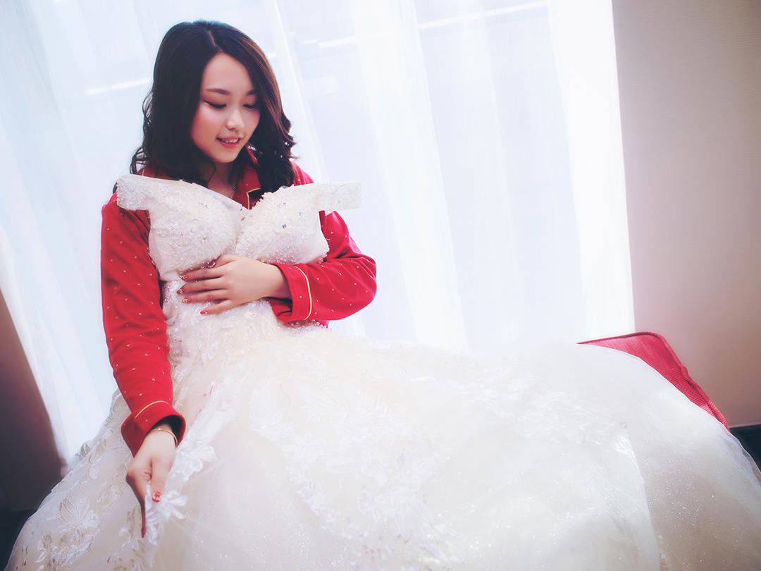 不含布置+摄影+摄像+化妆+免租婚纱或裙褂一套