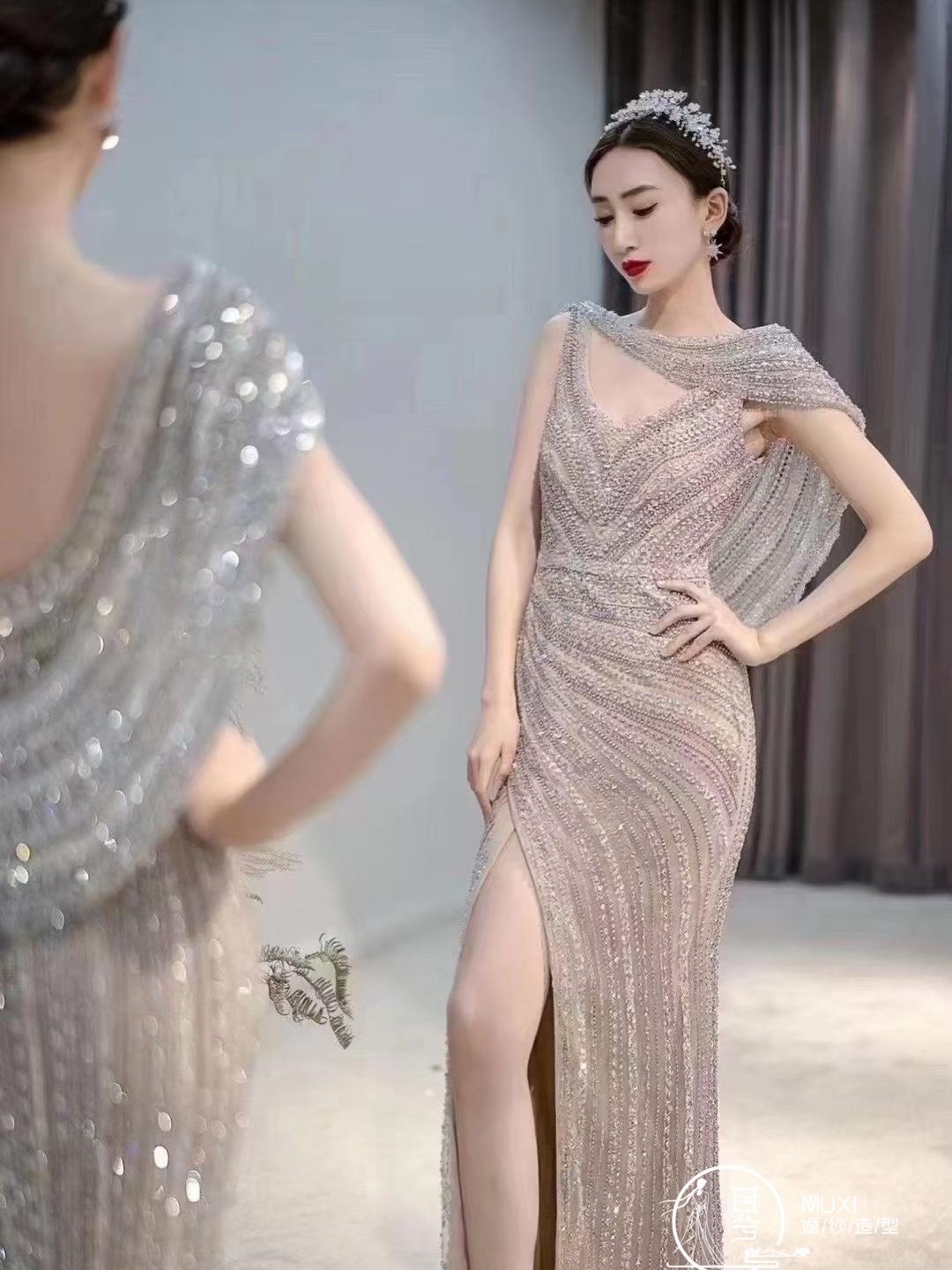 齐地纱+敬酒礼服+4件免租金伴娘服+2套妈妈装