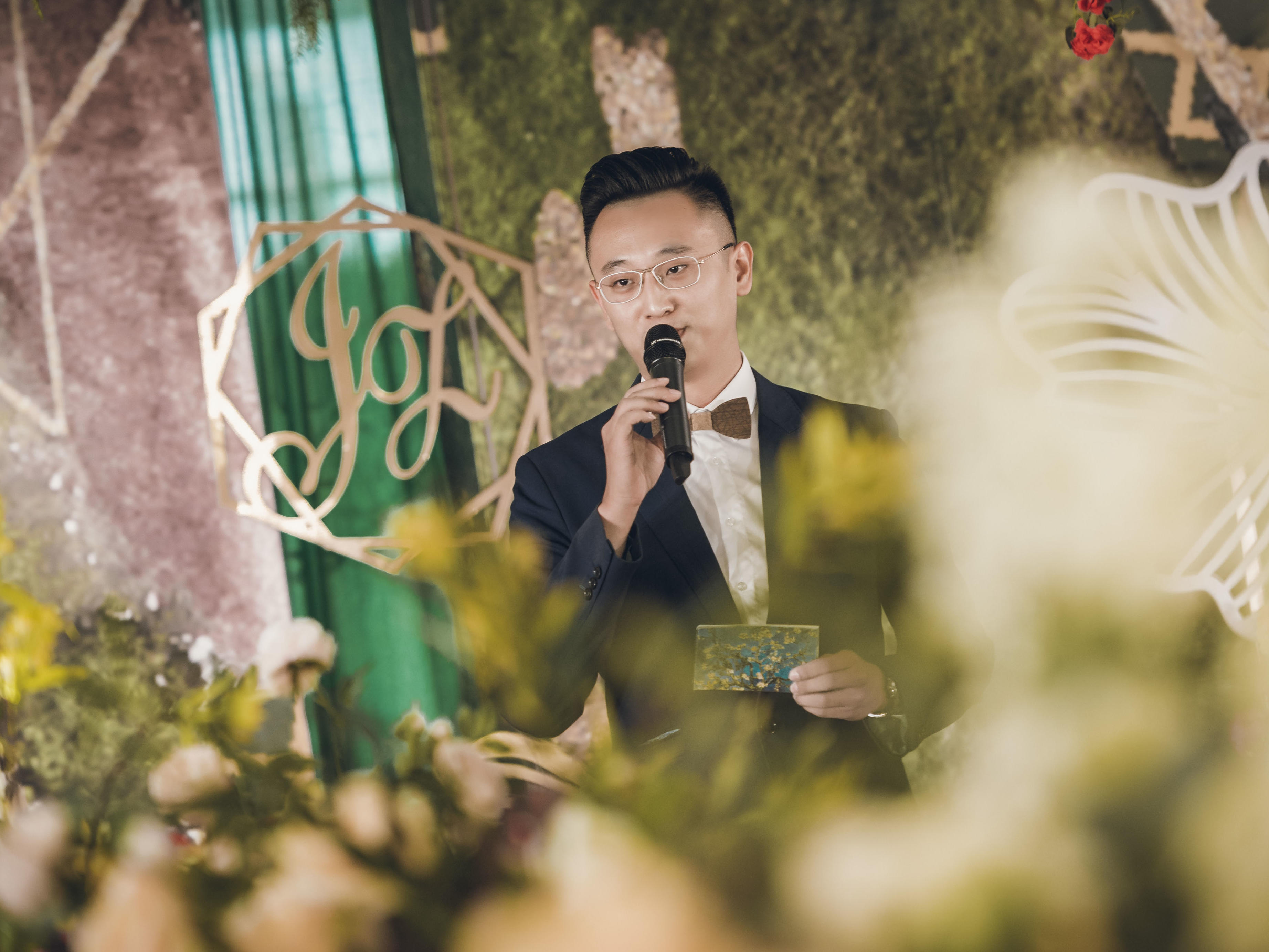 资深主持+专业流程策划+督导+音乐执行