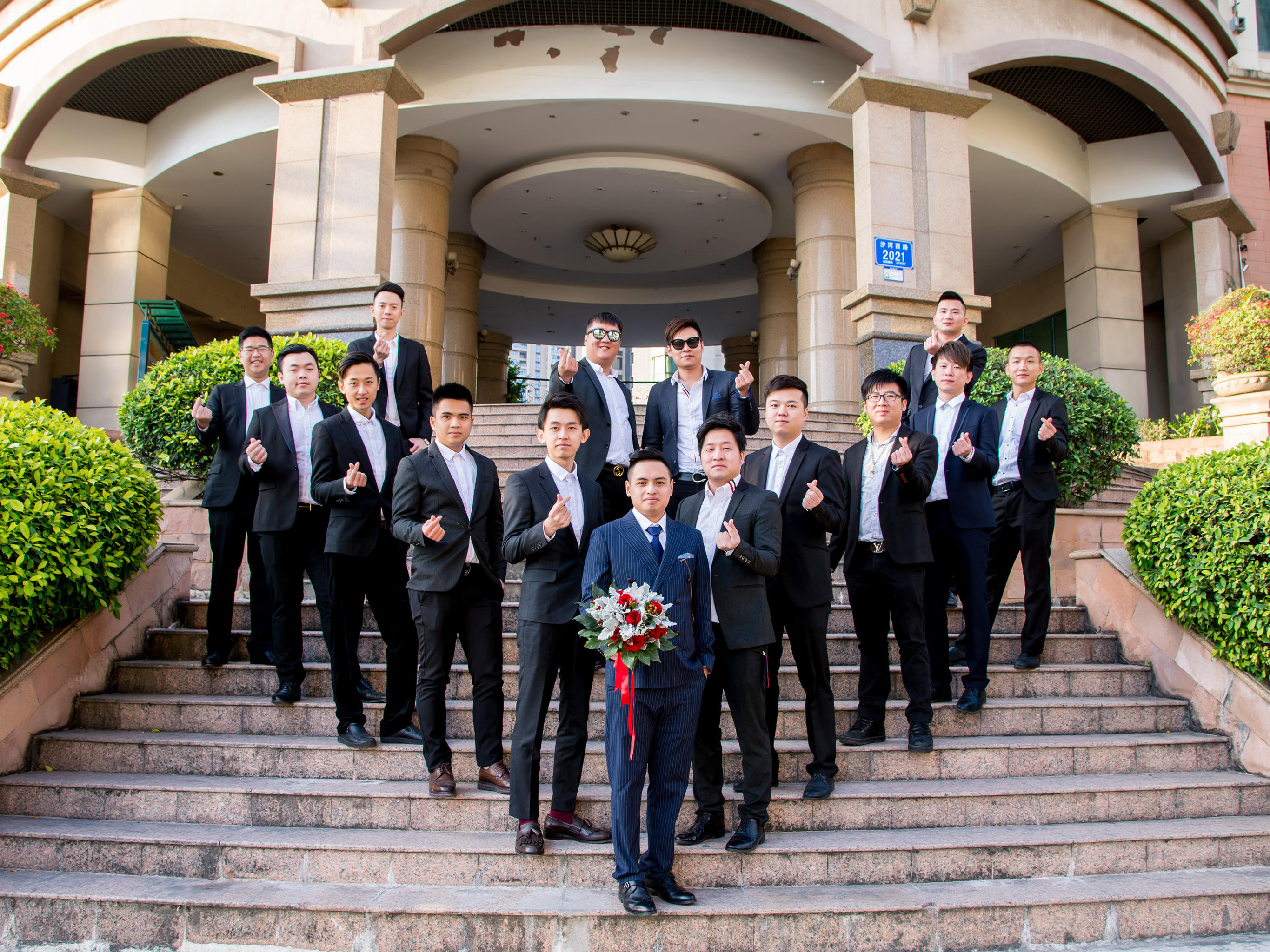 【热卖推荐】高端首席婚礼跟妆+1录全过程+1摄 