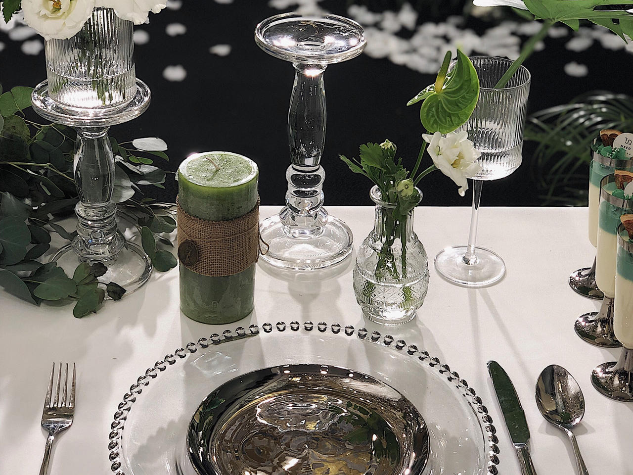 包含四大金刚 极简式白绿婚礼 