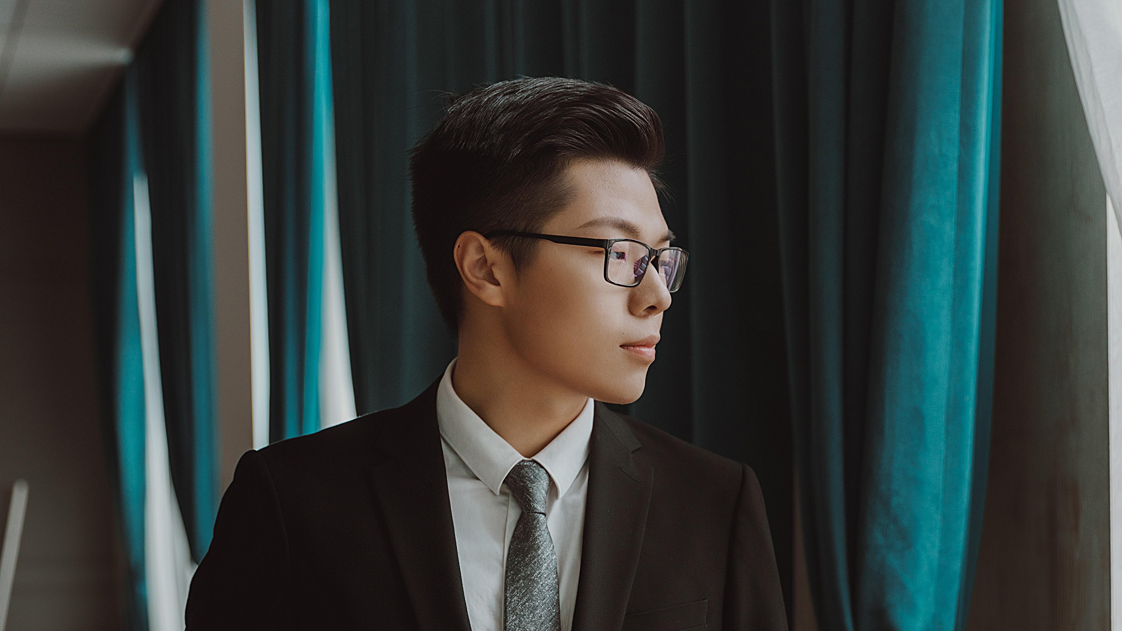 【活力阳光·旭豪】专注执行服务，轻松愉快