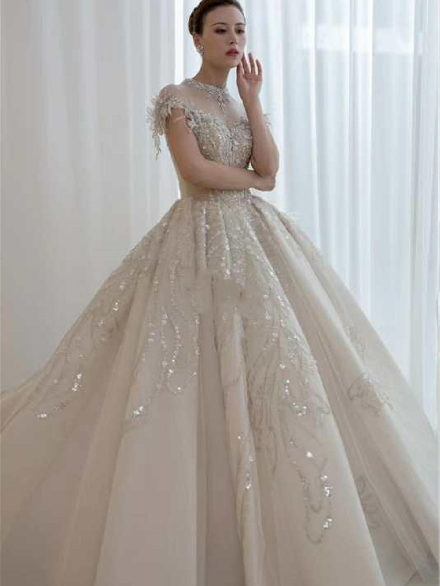 LOVE婚纱礼服14件套+总监化妆师