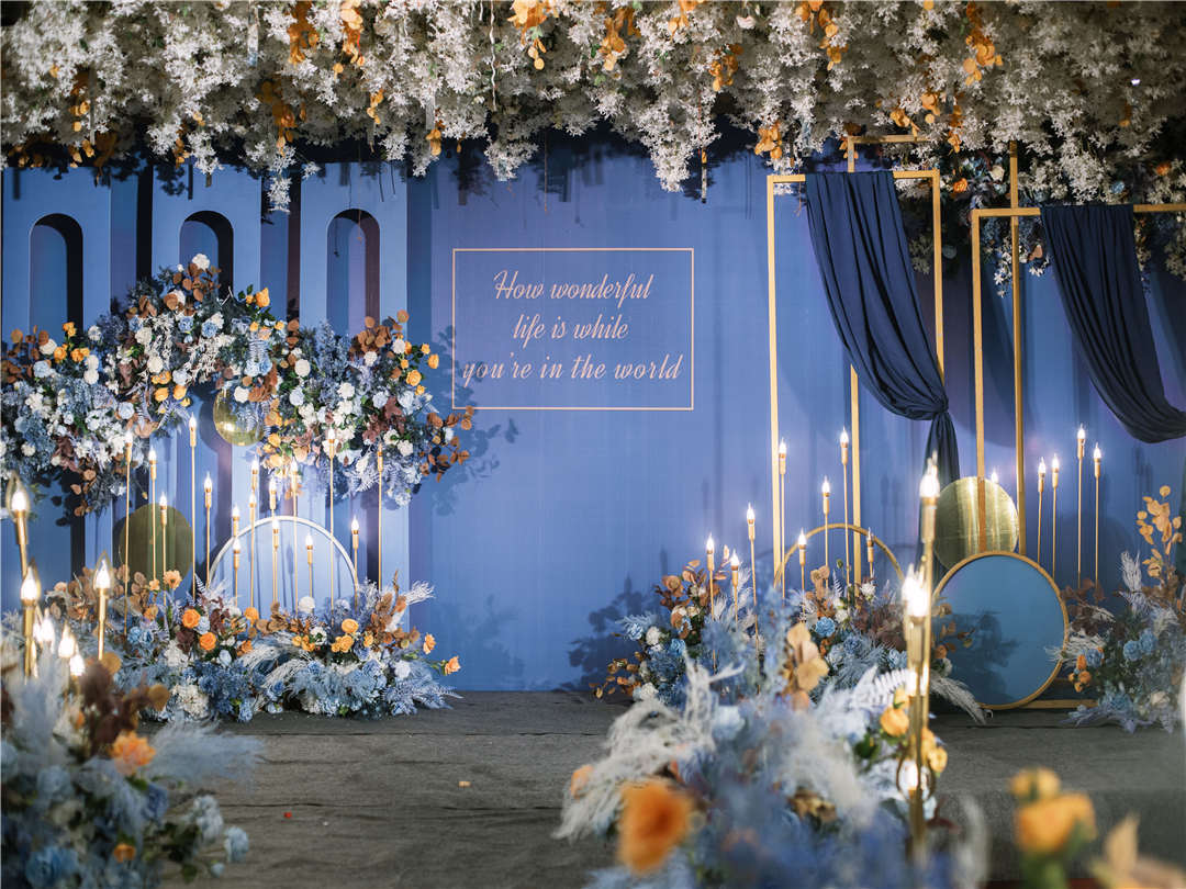 迷之出品—莫兰迪蓝撞色系+芦苇灯装饰