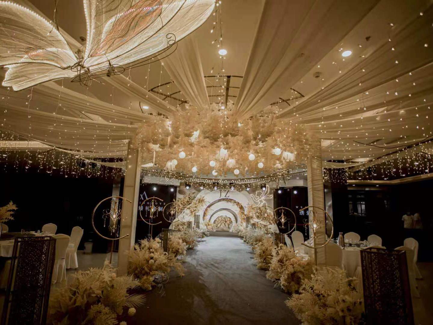 轻奢香槟色沭阳大酒店一楼