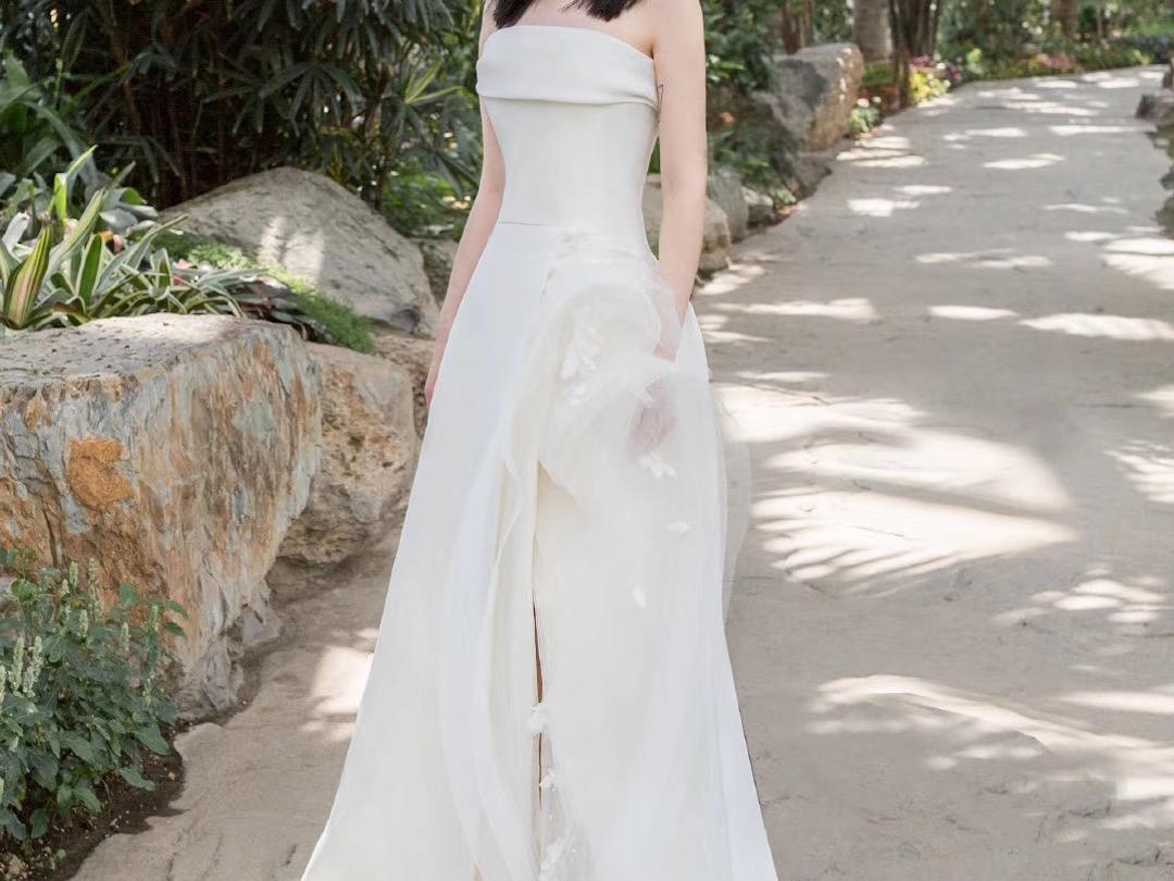 ［新款预热］OL风大气简约抹胸齐地纱送旅行箱