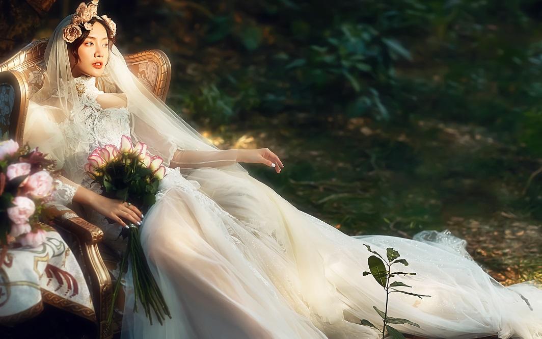 底片全送＋10服10造＋总监团队量身定制