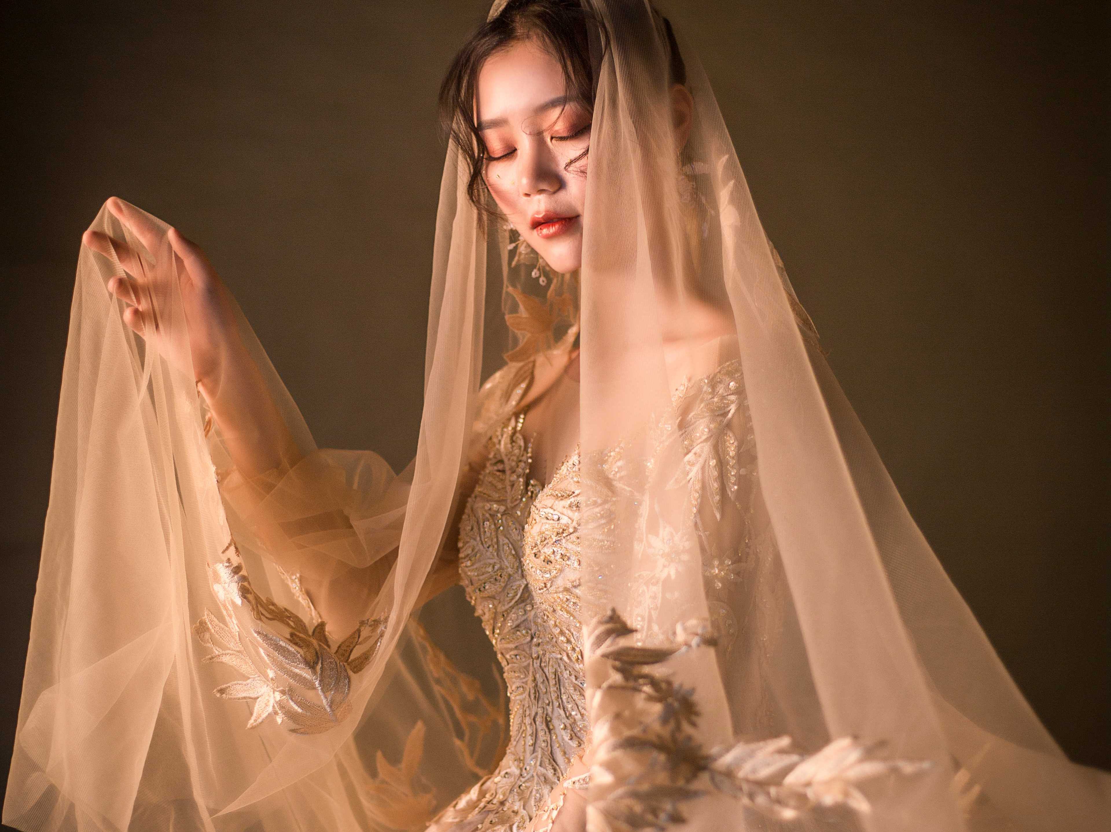 阜阳汇美嫁衣影像 高定仪式拖尾婚纱+跟妆套系 