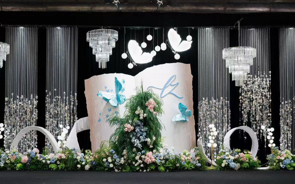 「暮色下的白纱，藏着关于爱的温柔伏笔」