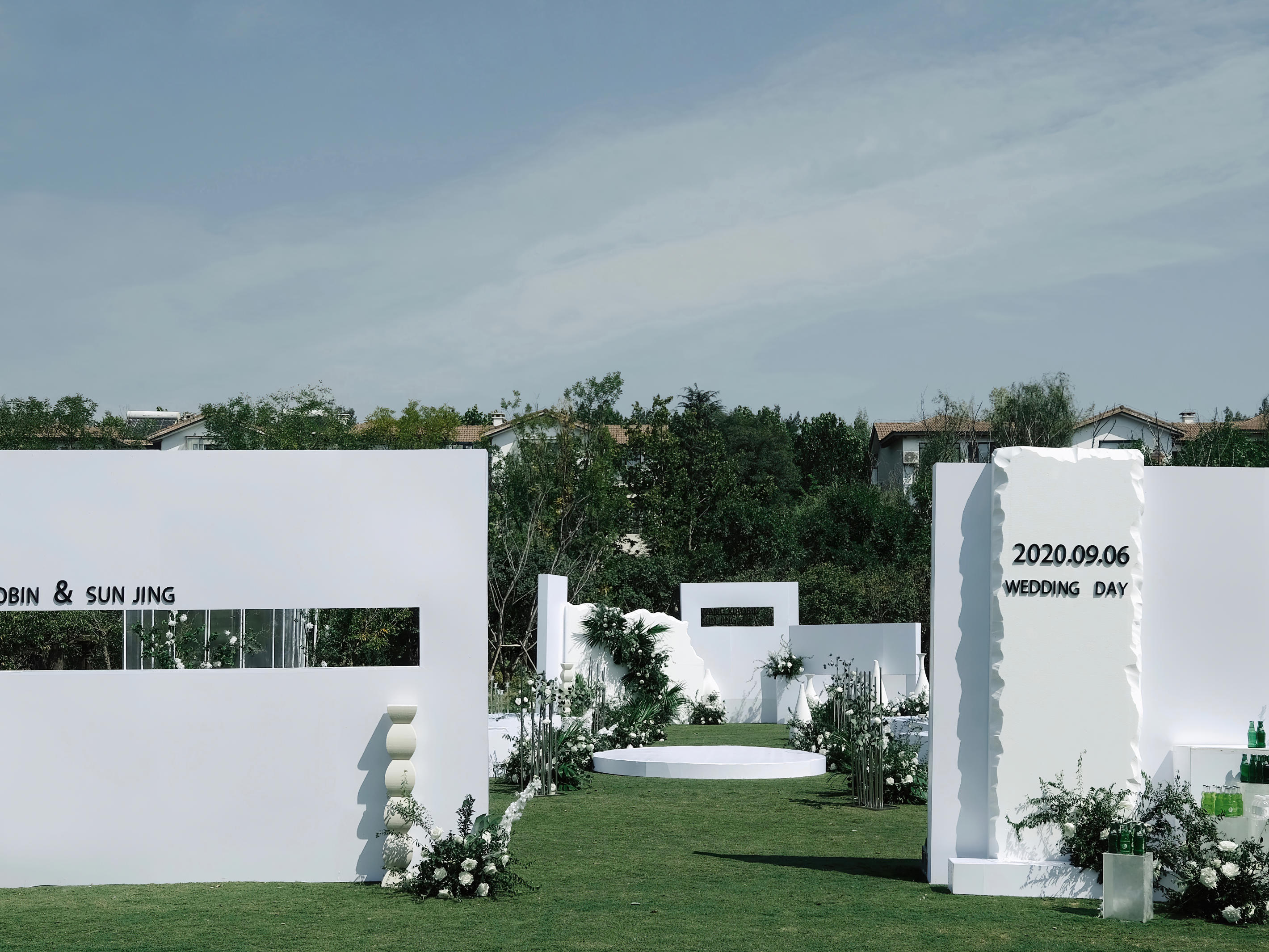 高级感满满的白绿色主题婚礼