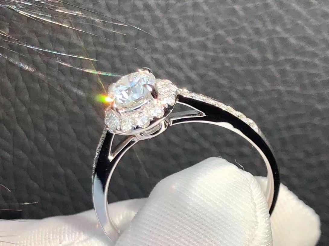 「时匠珠宝」钻戒 显钻系列围镶款