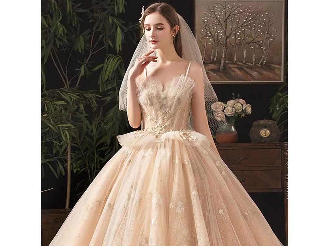 高端奢华婚纱套餐，出阁+主纱+敬酒+伴娘11件套