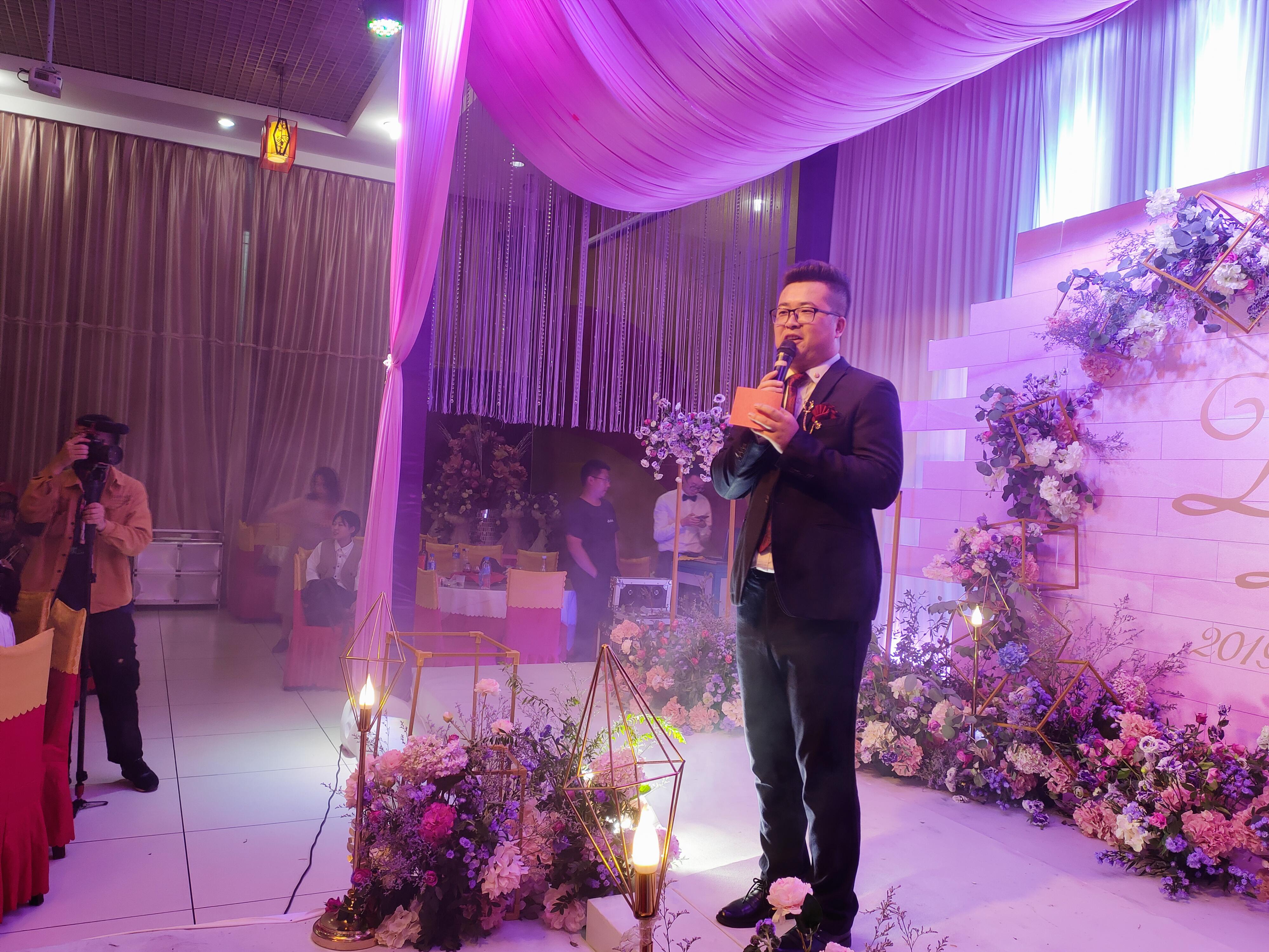 资深主持人+私人订制台词+音乐