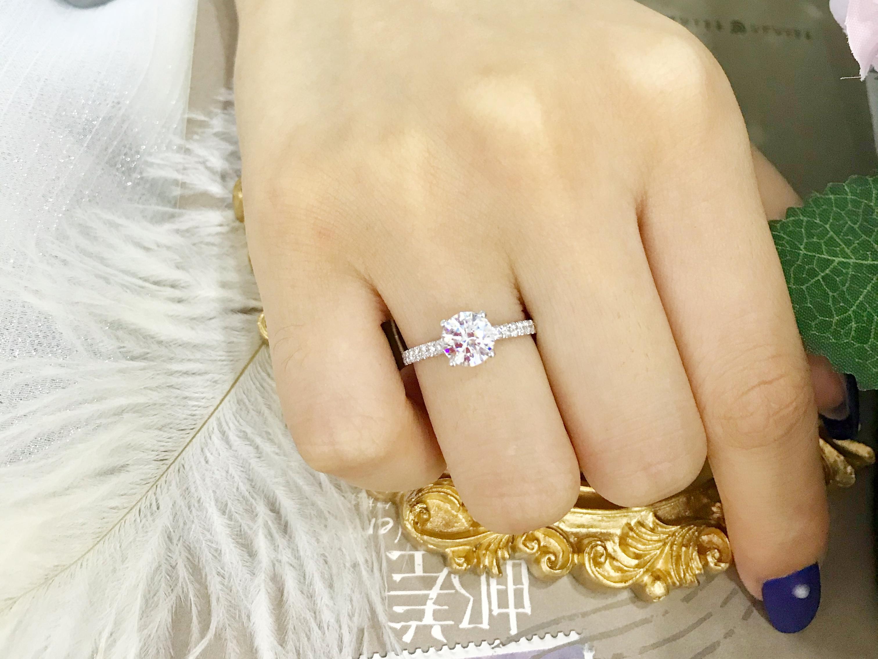 钻享一生 | 【爱之光】经典不衰70分结婚钻戒