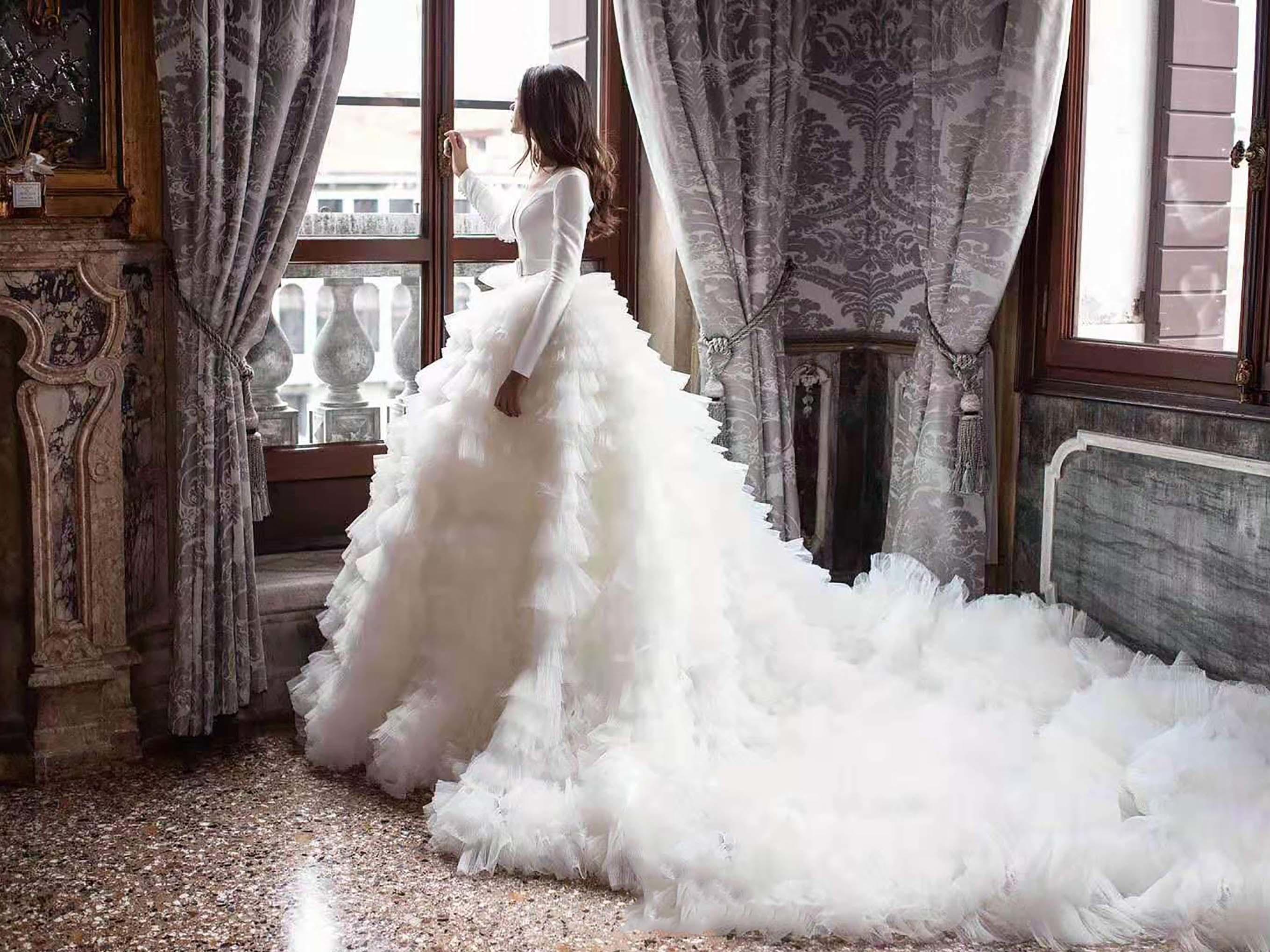 L&S 2019时尚吊肩拖尾婚纱