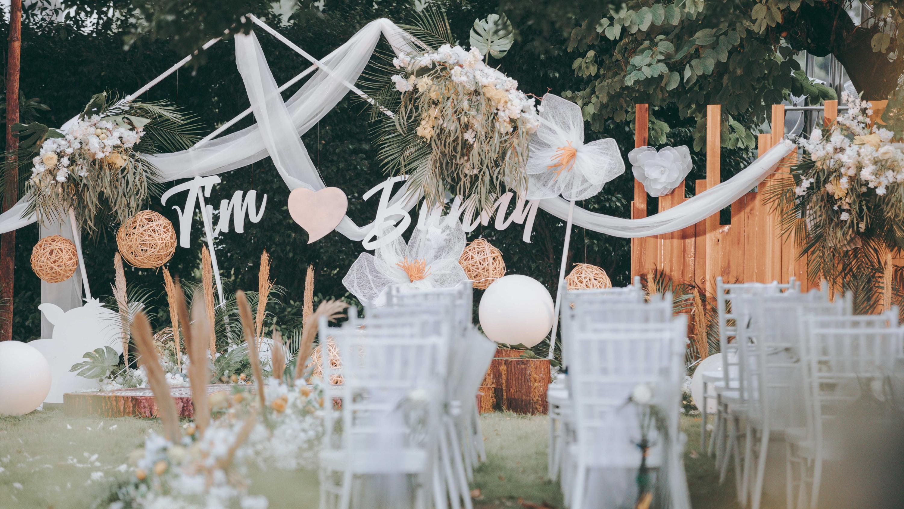 备受新人喜爱的草！坪！婚！礼！