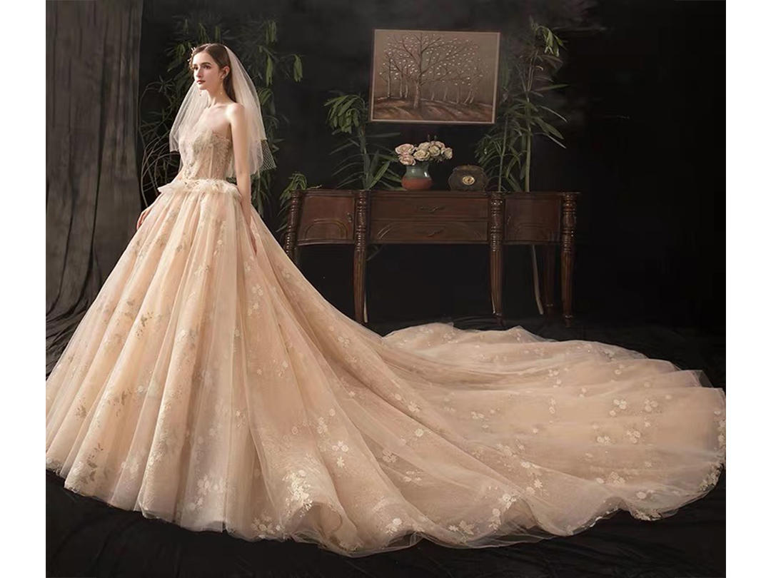 高端奢华婚纱套餐，出阁+主纱+敬酒+伴娘11件套