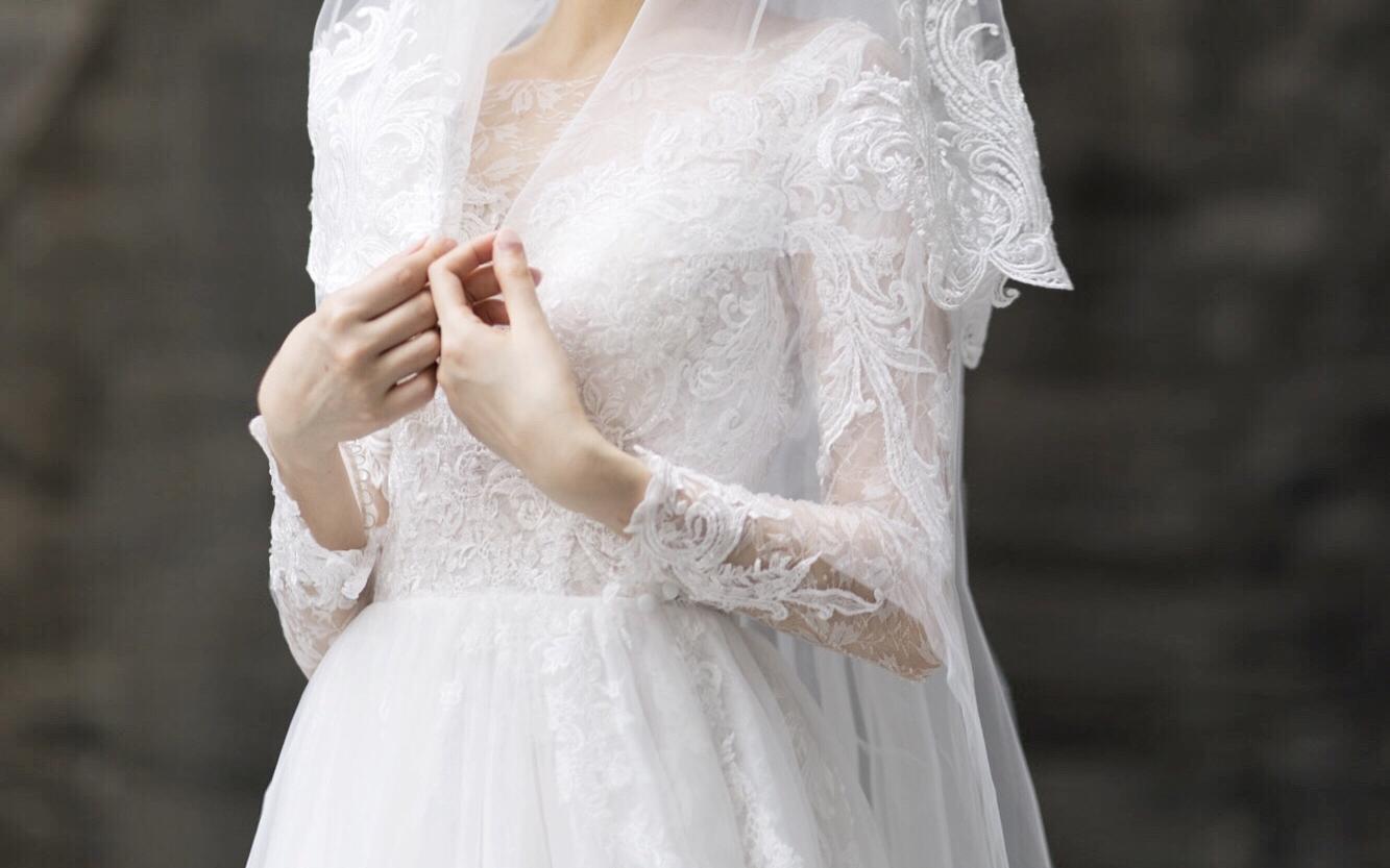 PESONEN佩宁手工婚纱