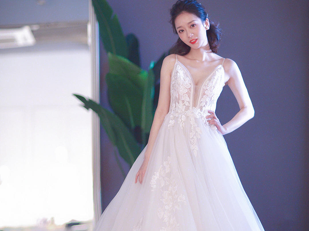 超性感婚纱|质感轻薄|免租伴娘服