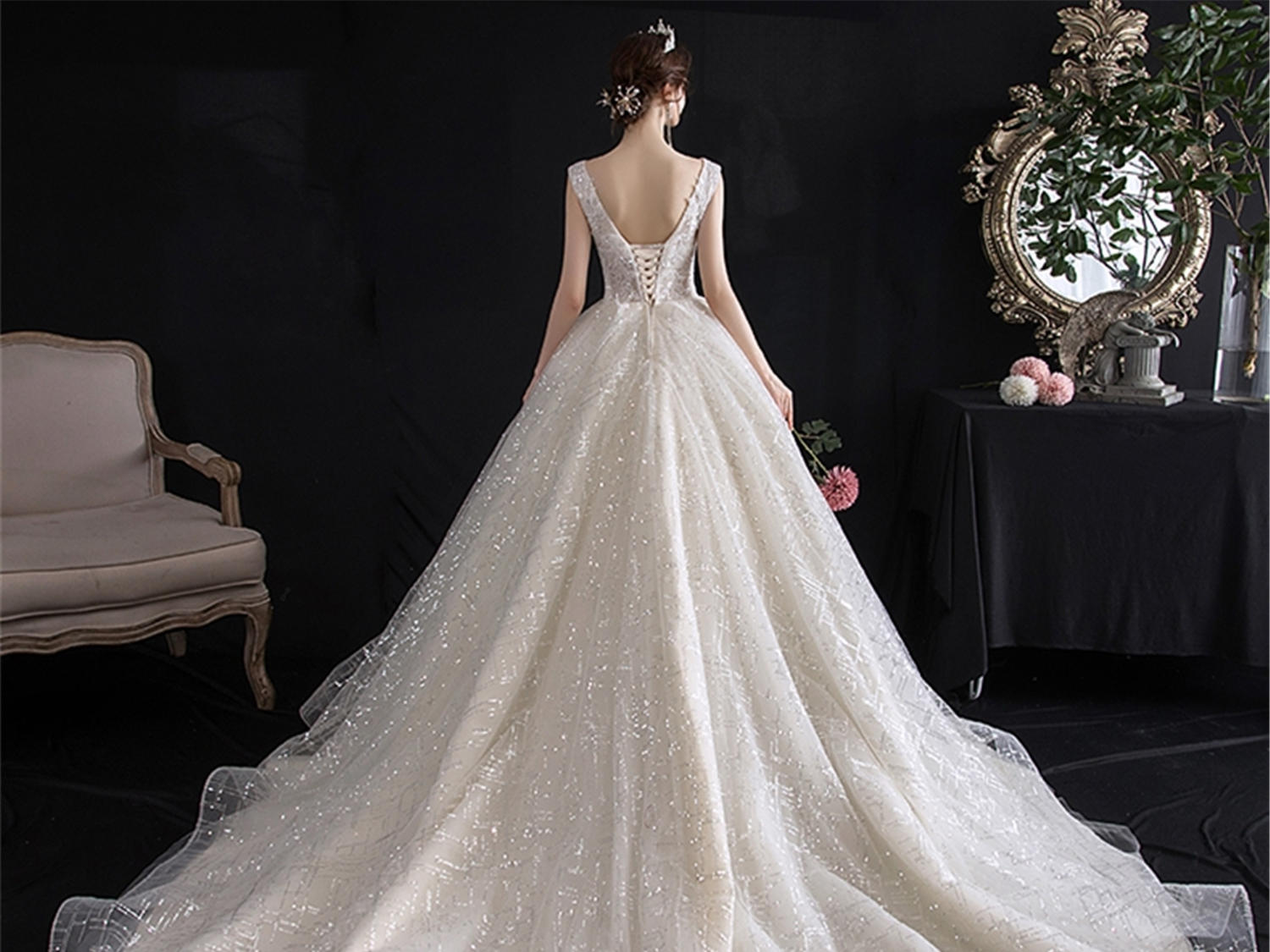 Miss wang单品婚纱 复古宫廷风拖尾主纱