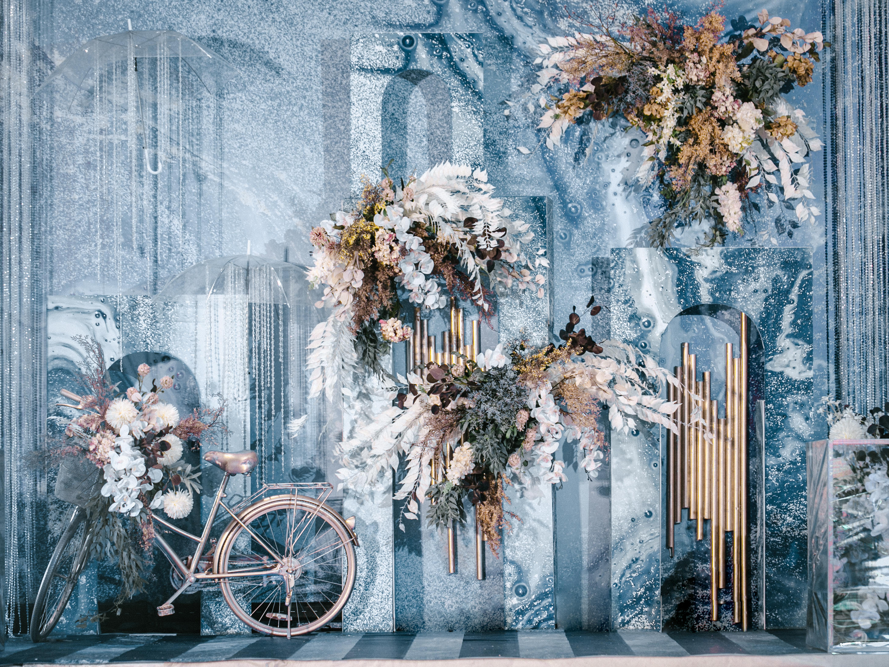 一场神秘又梦幻的蓝色婚礼背后，原来都用了这些元素