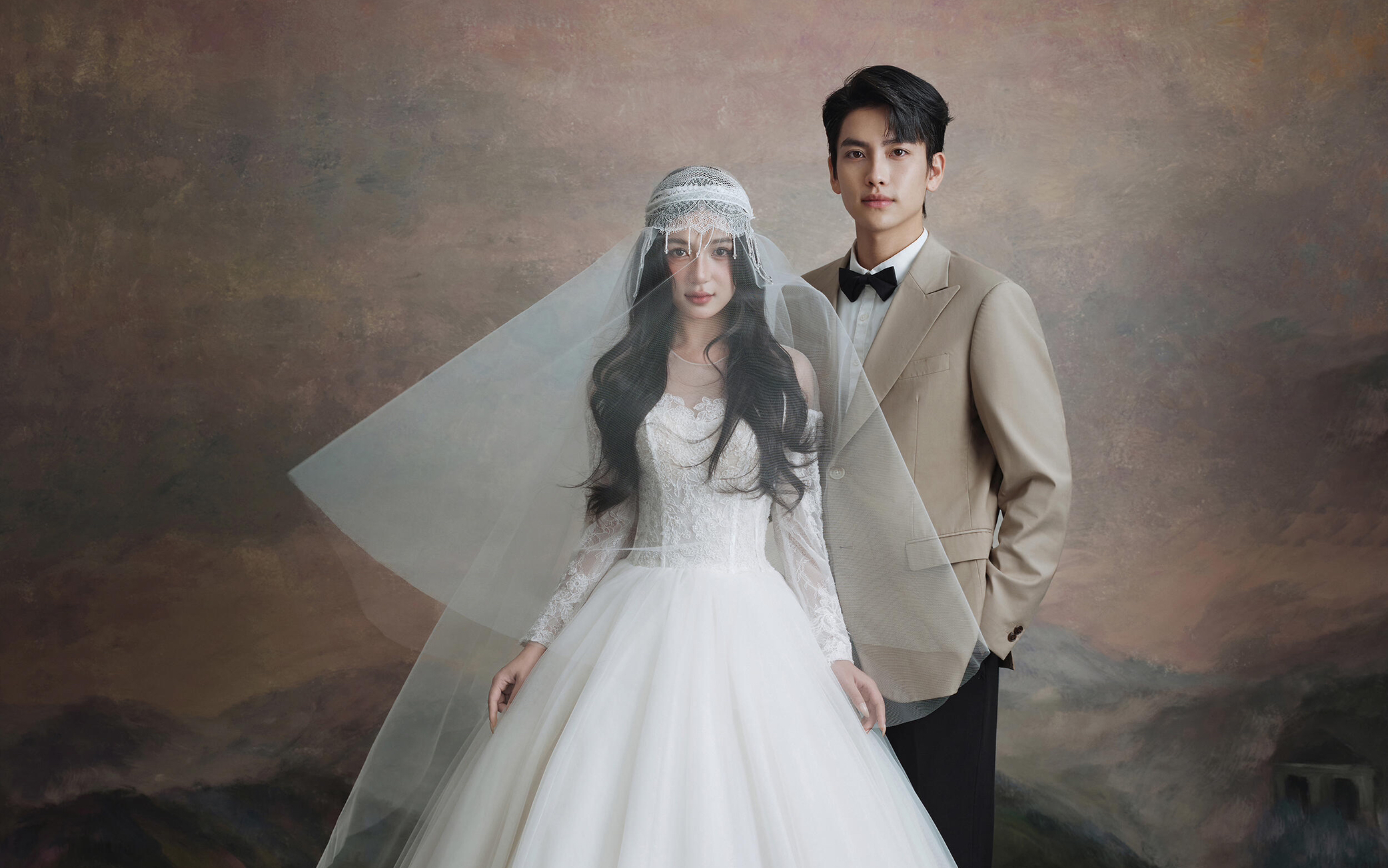 美到犯規(guī)的室內(nèi)復(fù)古油畫風(fēng)婚紗照