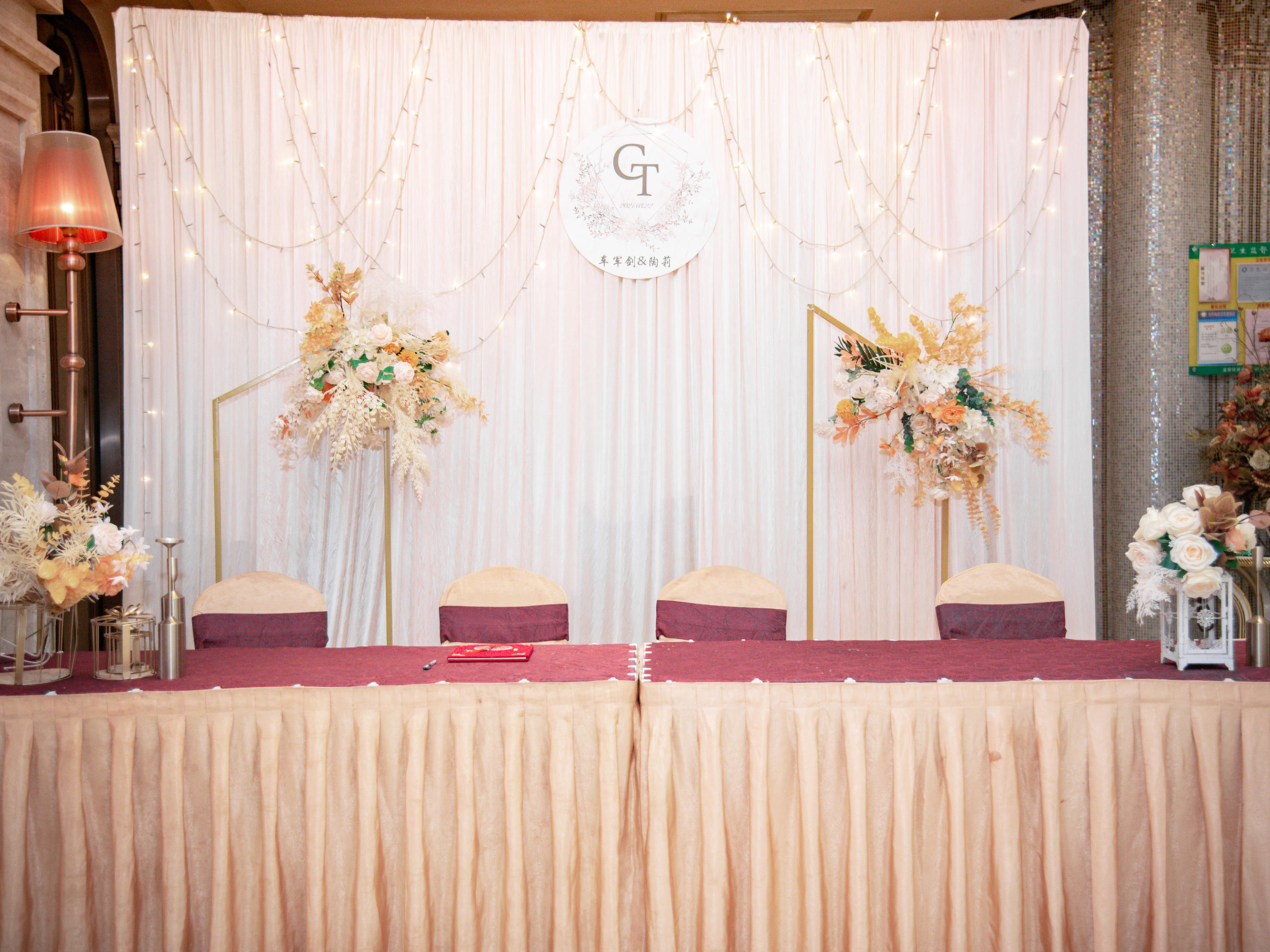 小宴会厅低预算香槟色婚礼