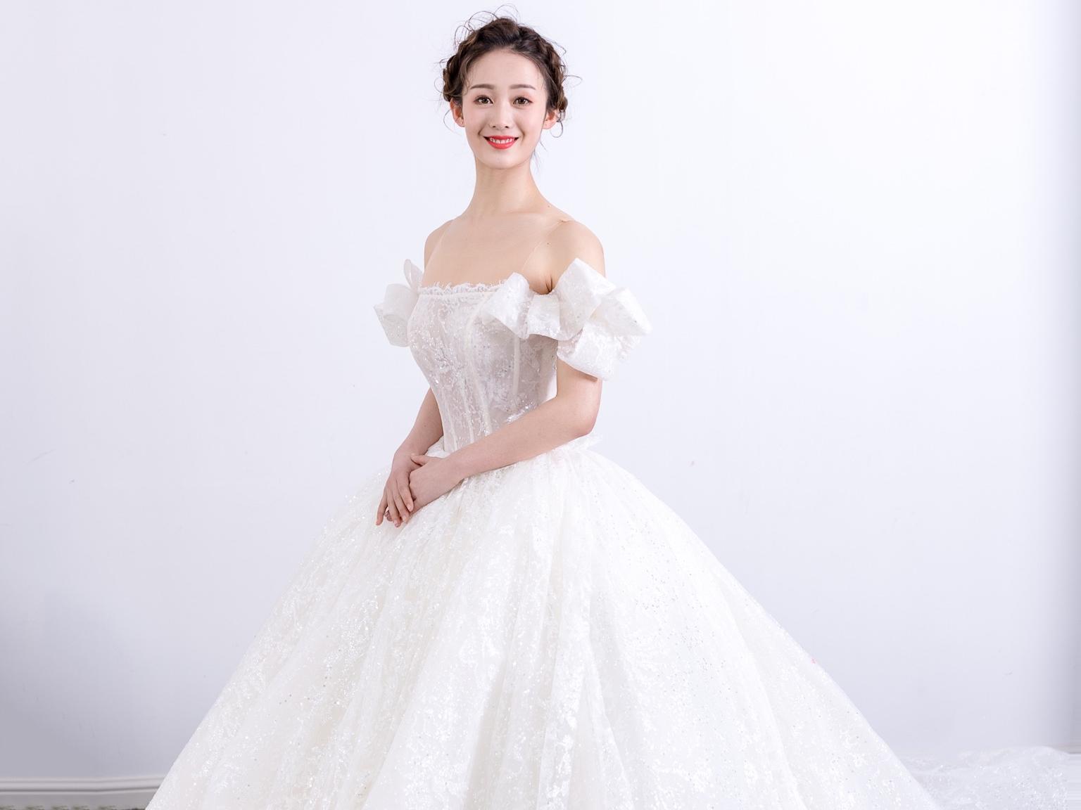 甜美蝴蝶结，洁白亮片大拖尾婚纱