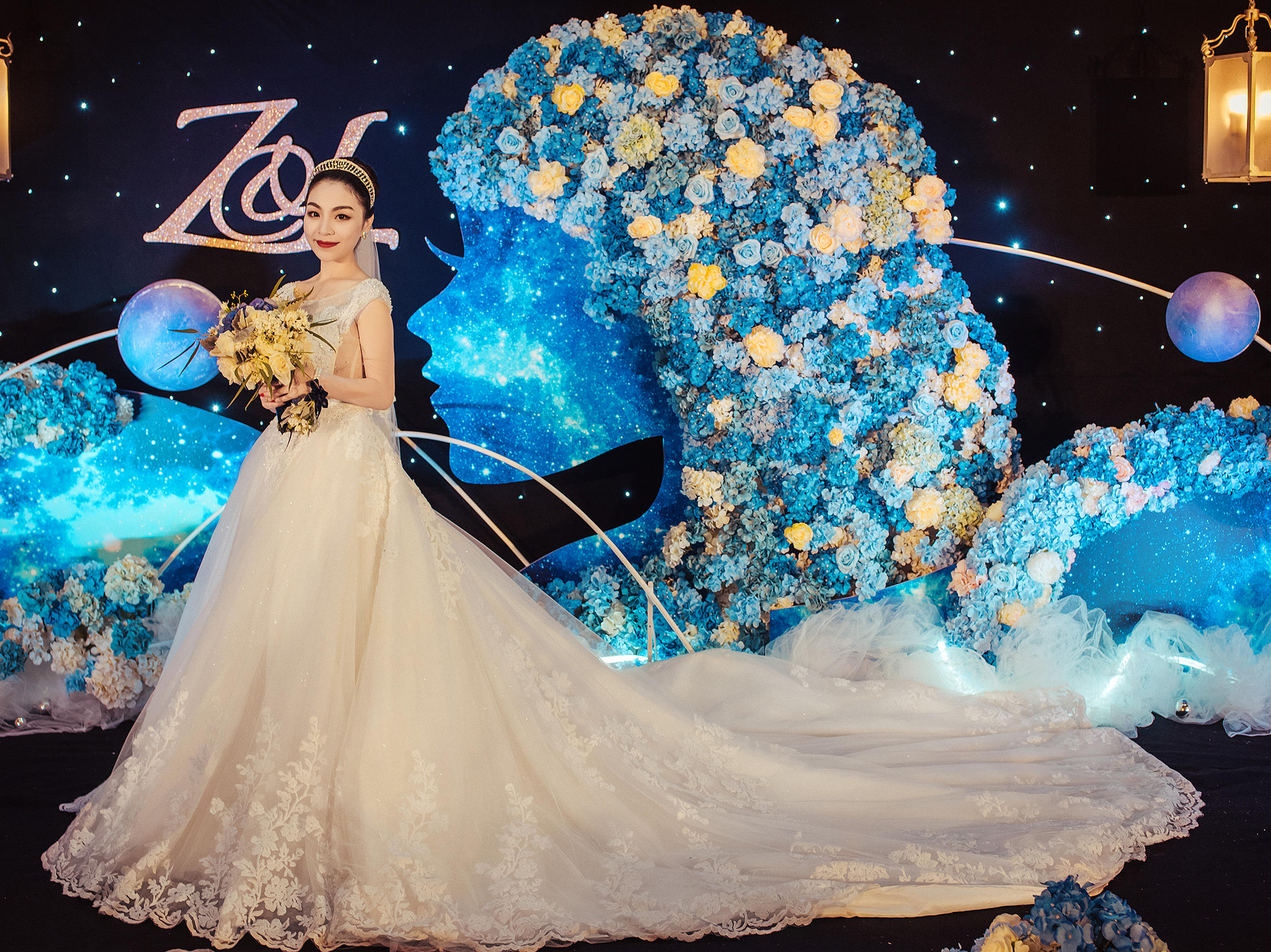 【Ever特惠】婚纱三件套+高级化妆师半天跟妆