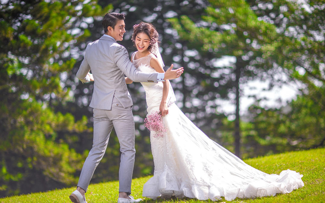 周口巴藜春天婚纱摄影【那片草地】新尚风格底片全送