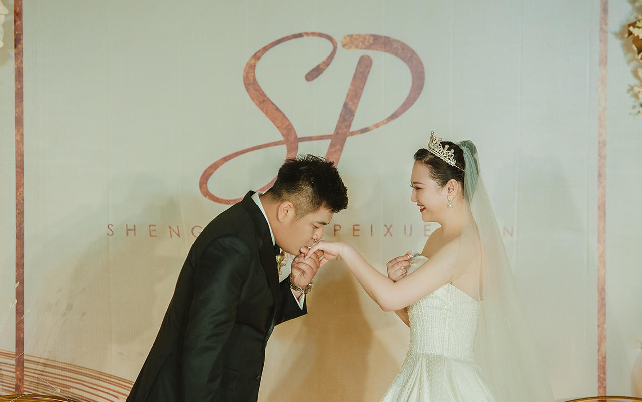 Toussaint Bride案例分享