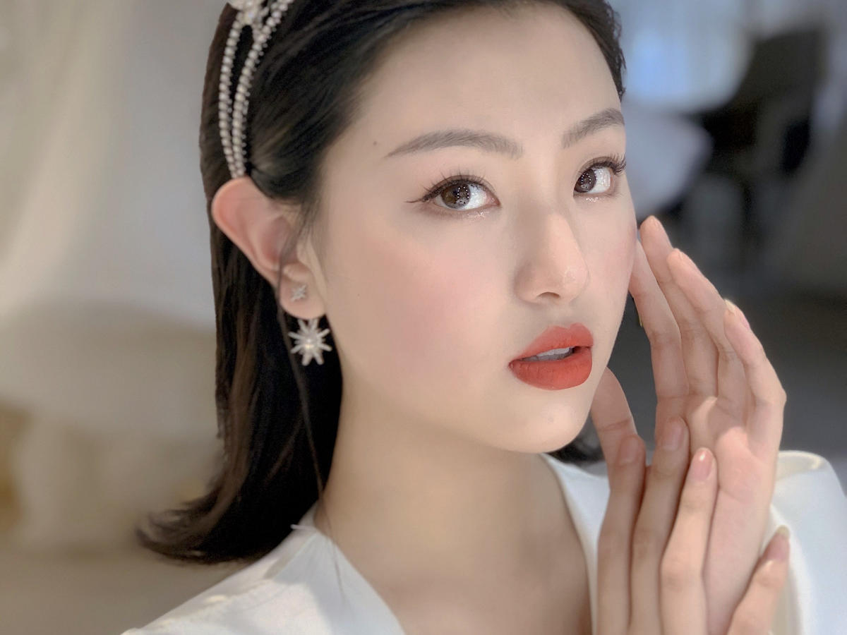 黄金档期专业全天跟妆{现预定送亲友妆}