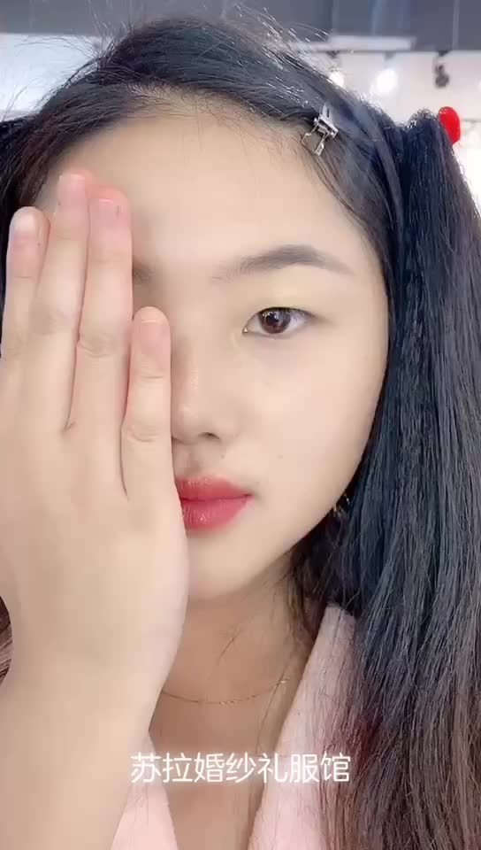 苏拉婚纱【总监档市内跟妆＋伴娘服2套＋妈妈妆1个