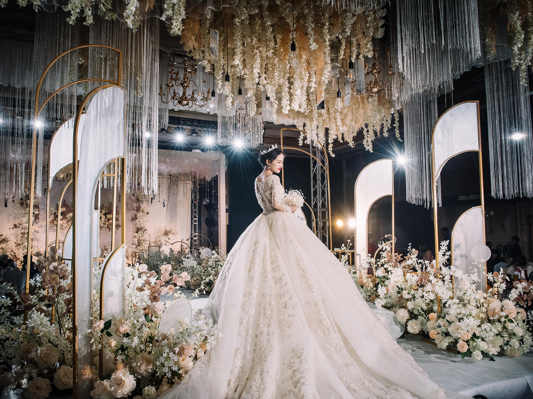 【2020年爆款】跃金 | 香槟金色婚礼 送婚纱