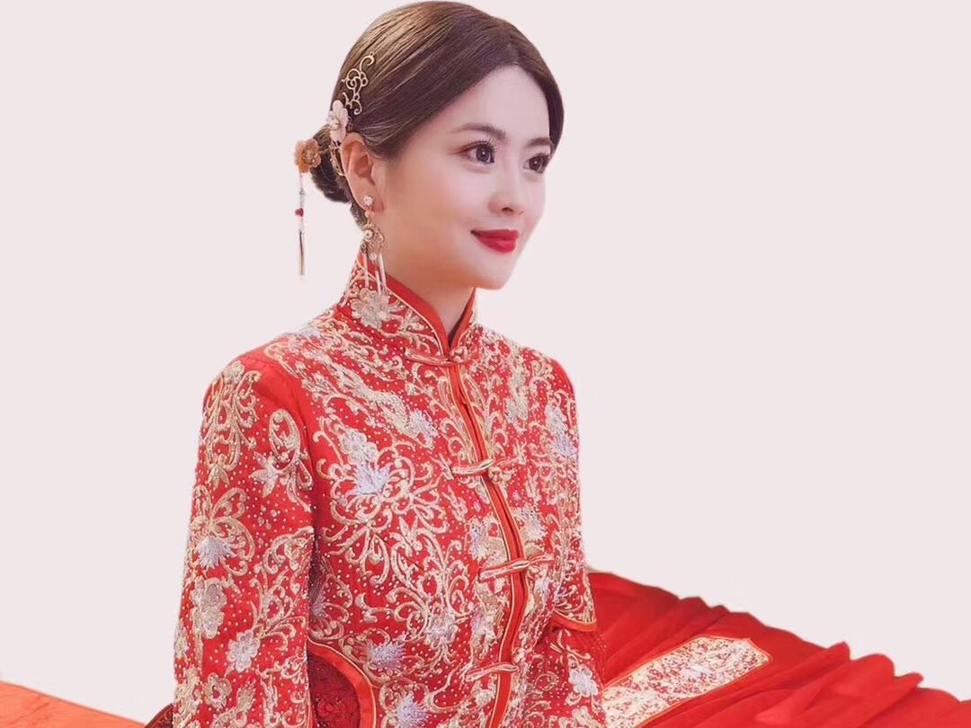 【米图婚纱超值推荐】跟妆+主纱+中式+敬酒服