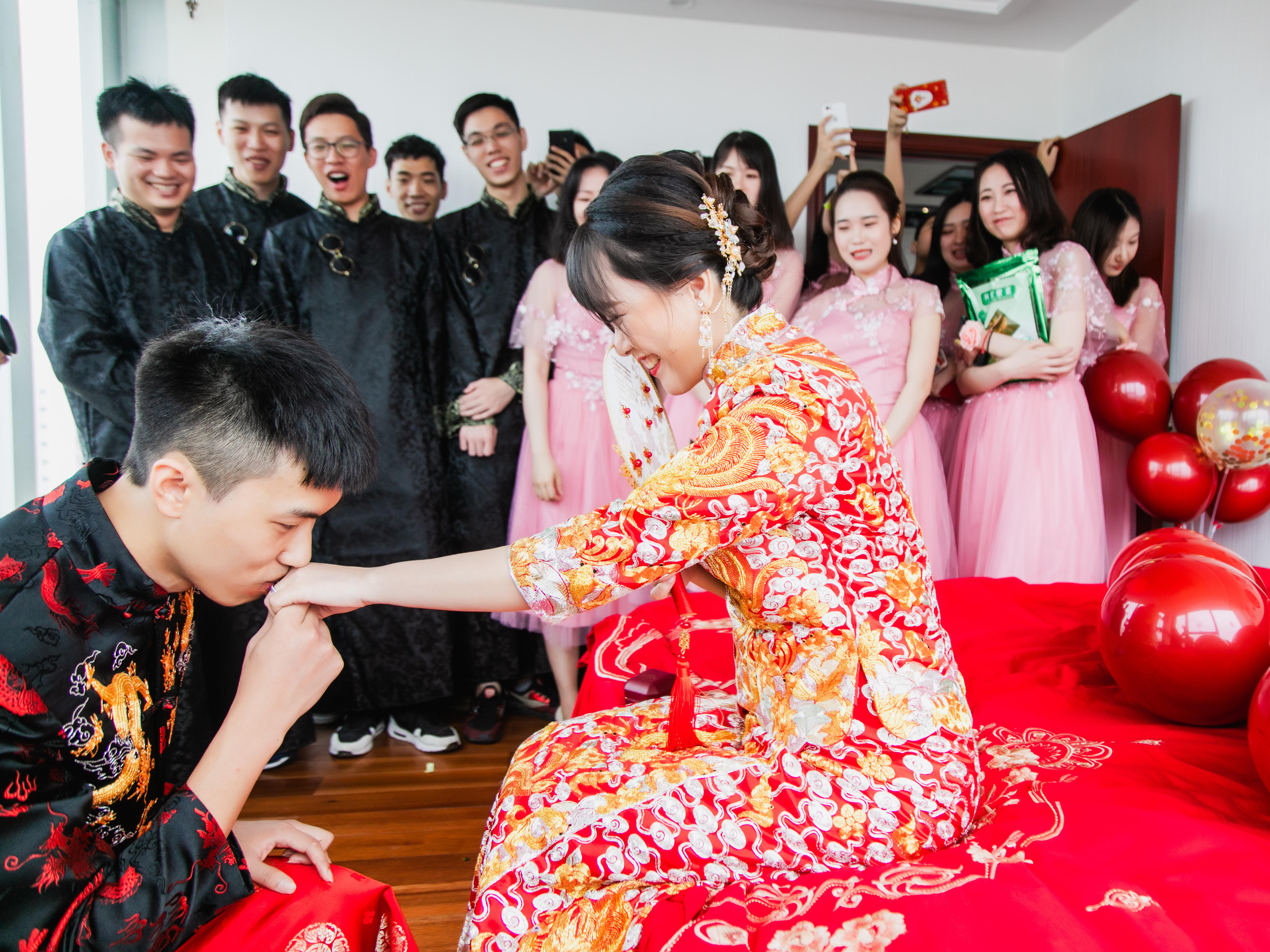 资深婚礼摄影师单机位全天拍摄