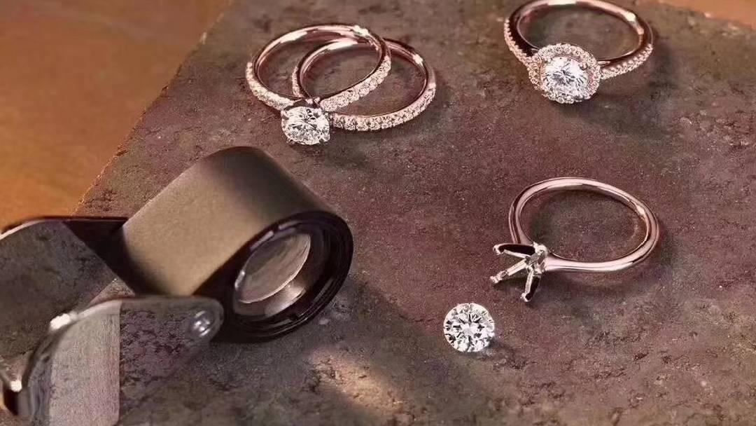 一克拉钻石 F  VS2 3EX 无荧光