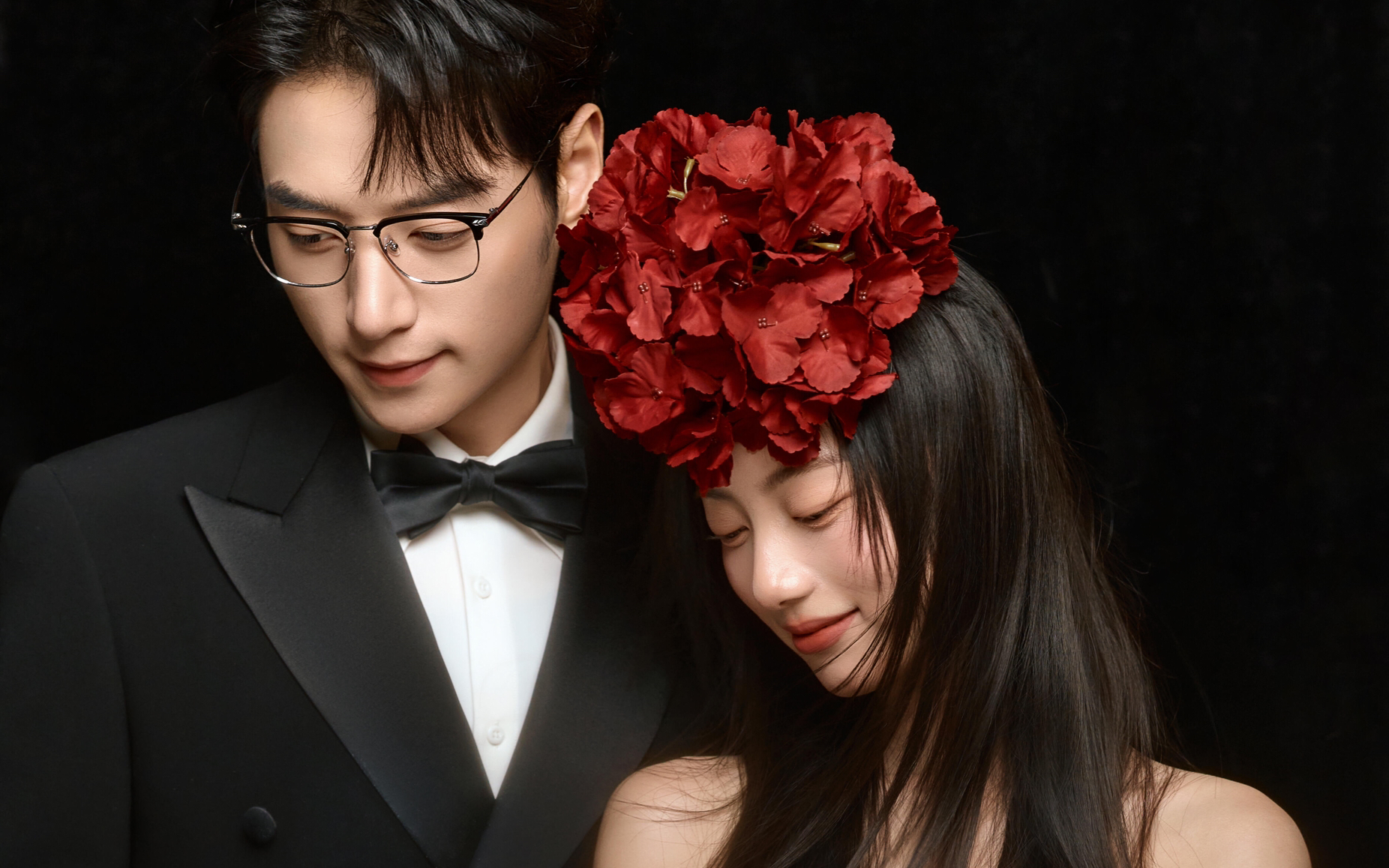 氛圍感婚紗照｜紅與黑的浪漫誰拍誰好看