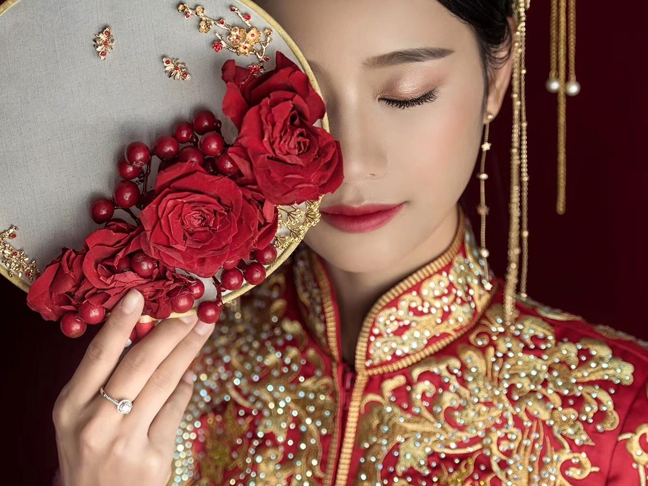 《重磅来袭》全程跟妆奢华主纱、秀禾服敬酒服服