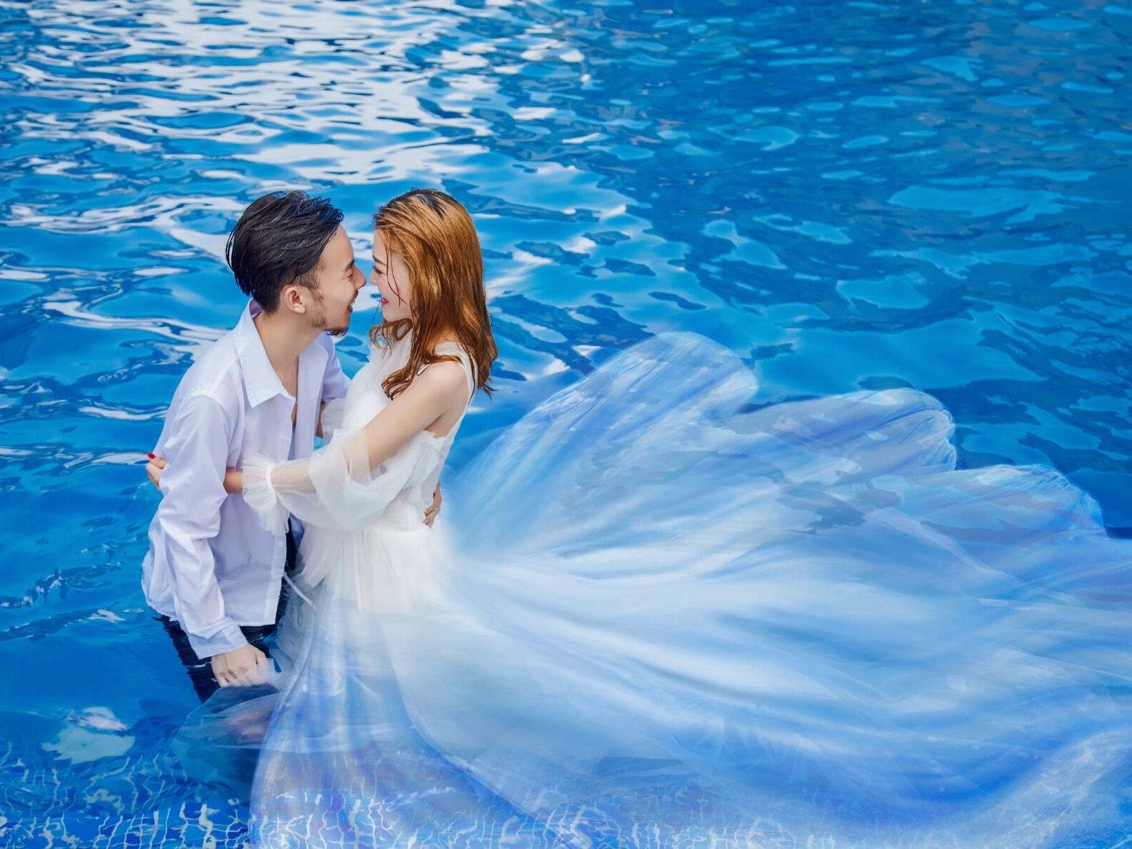 热门婚纱照_婚纱照图片室内(3)