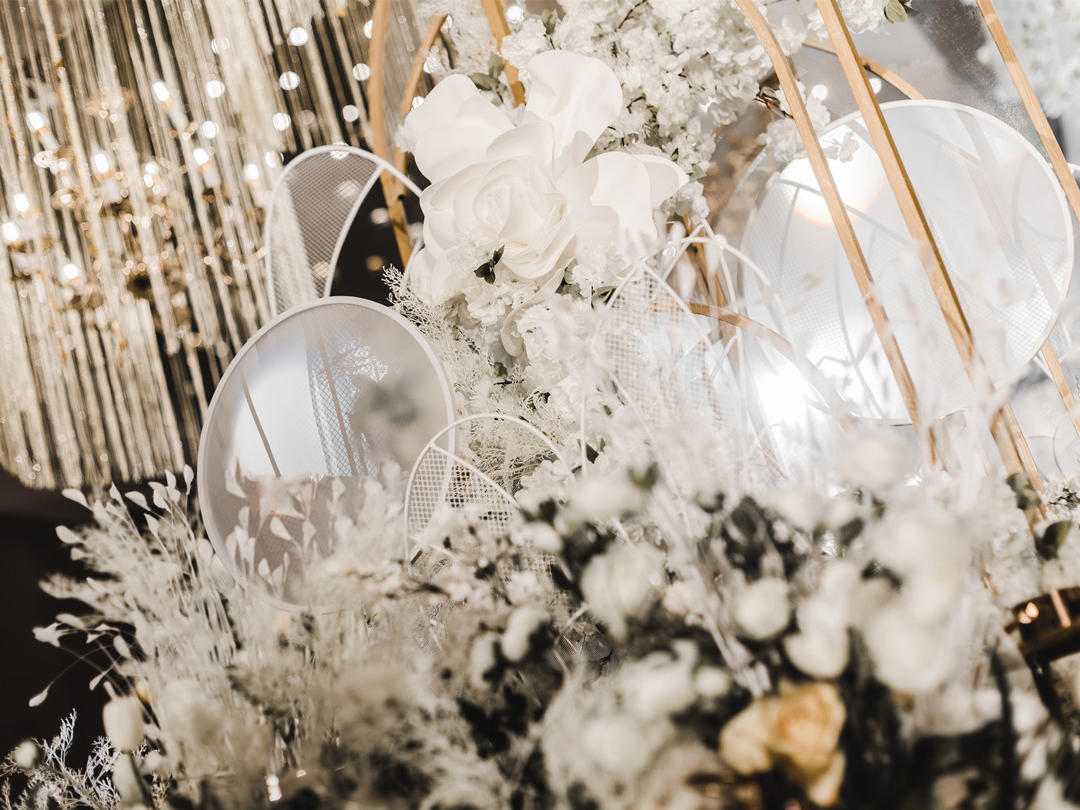 【浅笑淡然】等你为我披上梦寐的红妆，与你朝夕相对