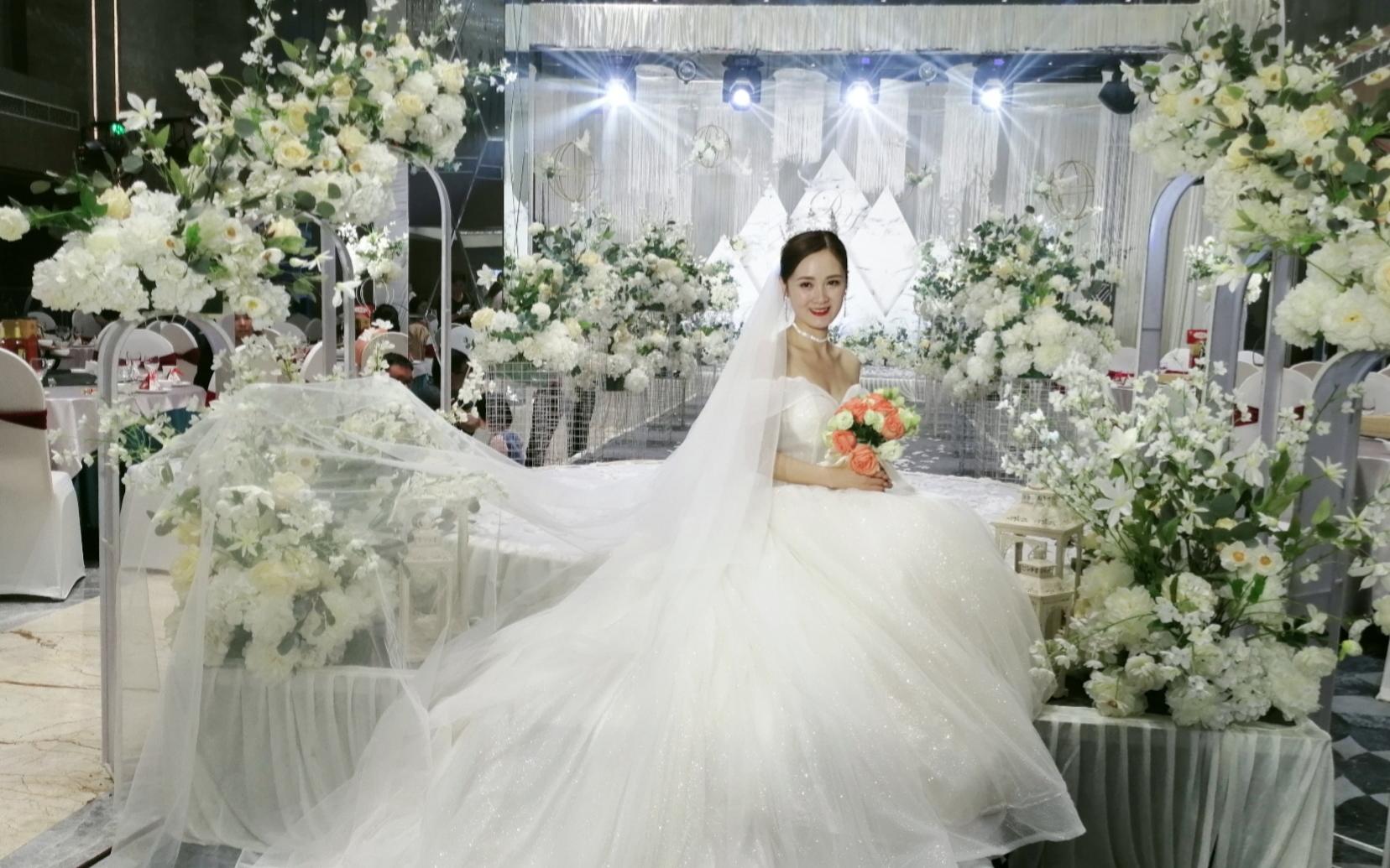 一见如故    一诺相许