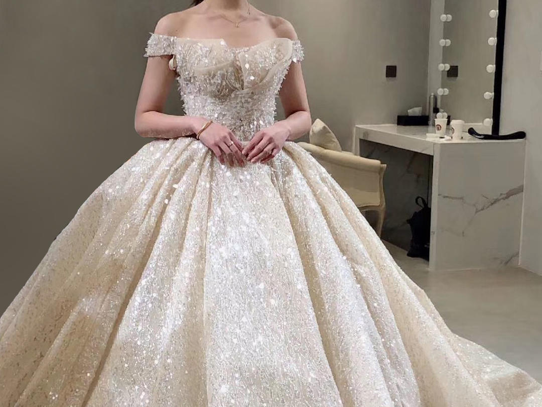 香槟金大拖尾，穿上它你就是最耀眼的女王