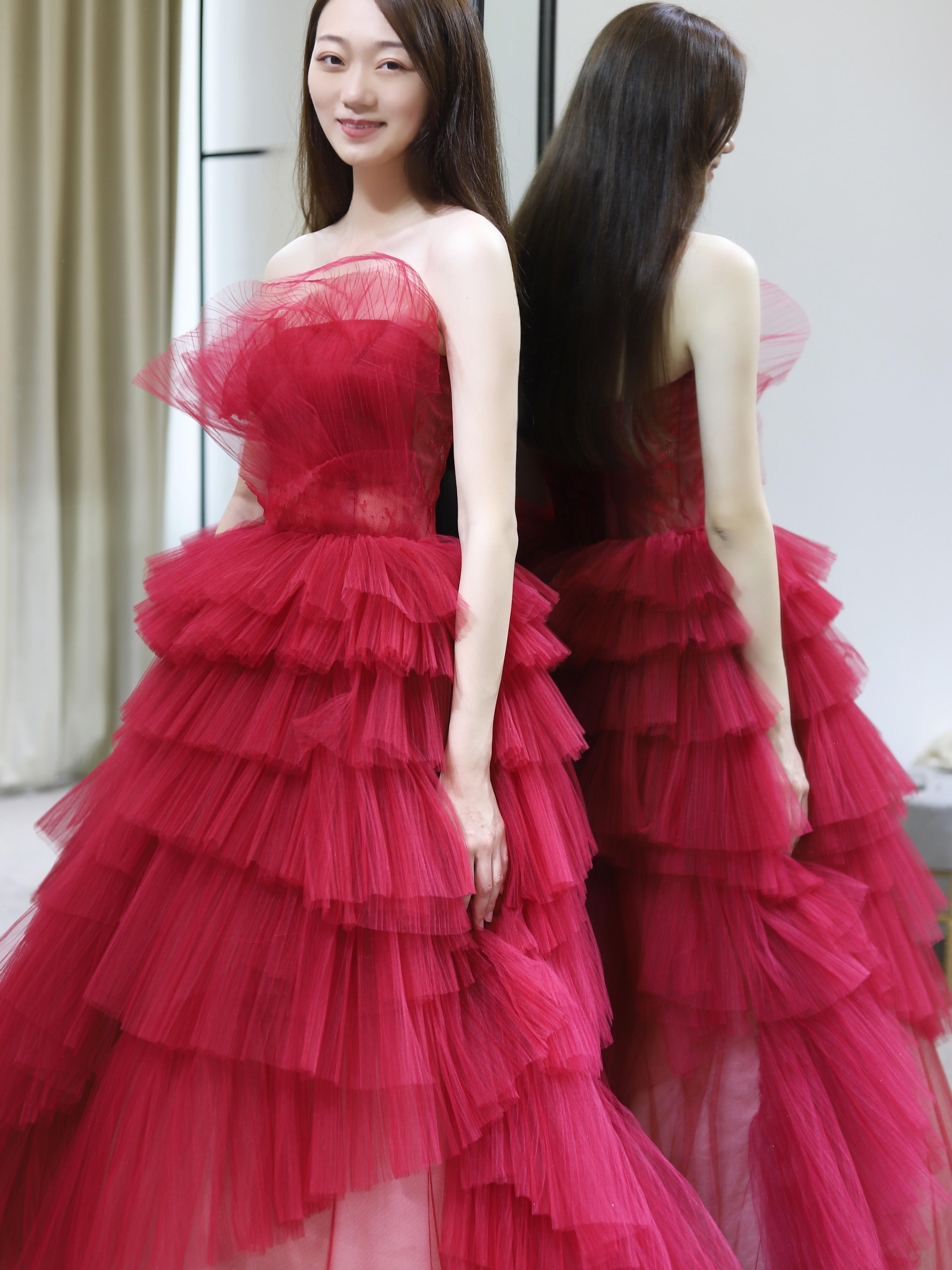 设计师款红色礼服，在逃公主