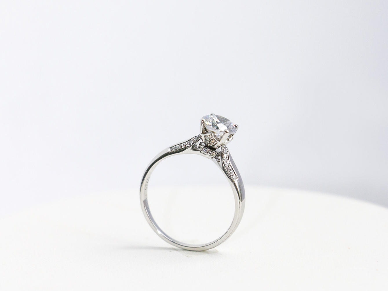 简约轻奢｜遇见 四爪重工钻戒  18k金镶钻戒托