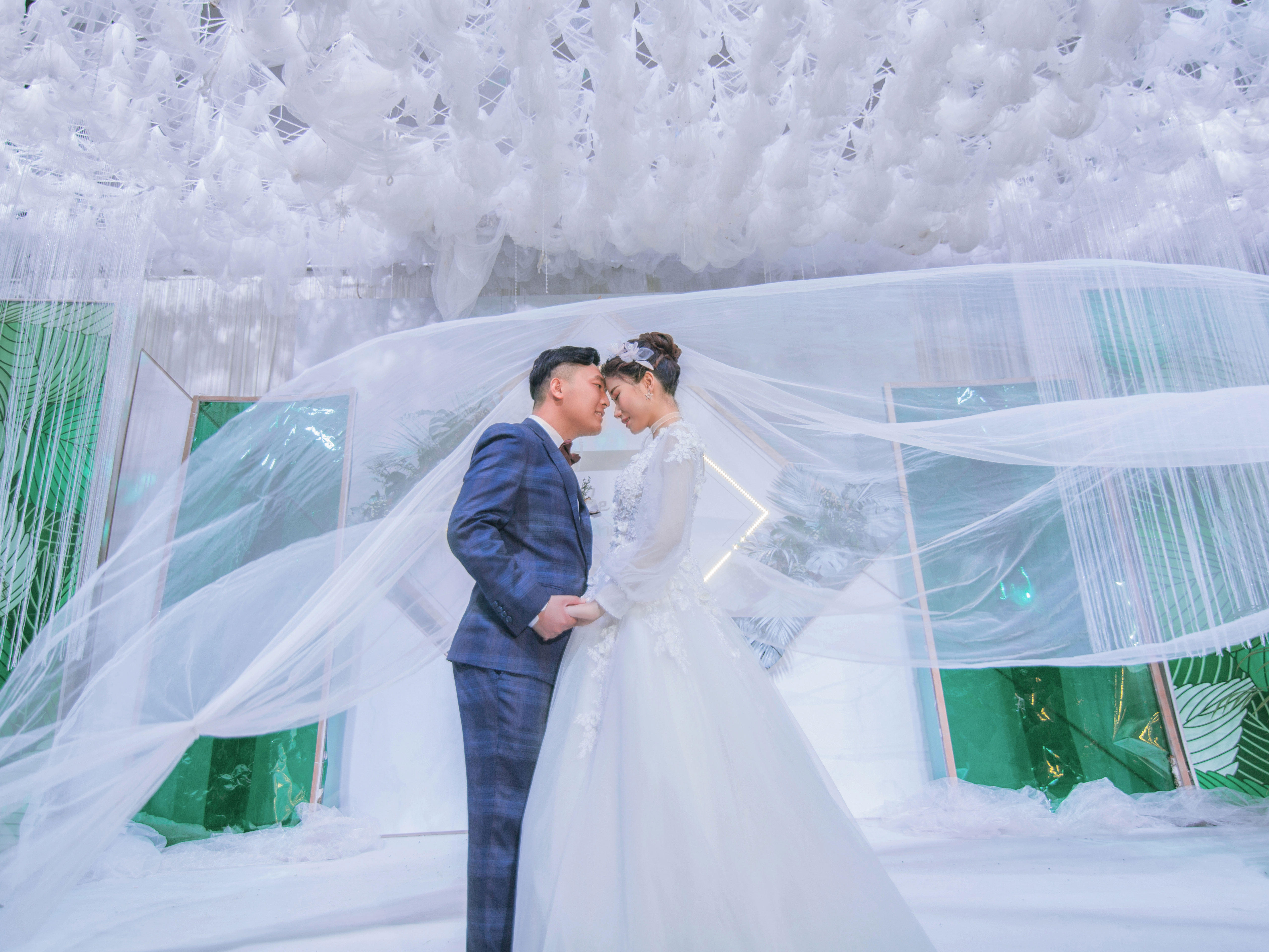 订婚礼送头车+全程婚礼顾问+纯订制婚礼