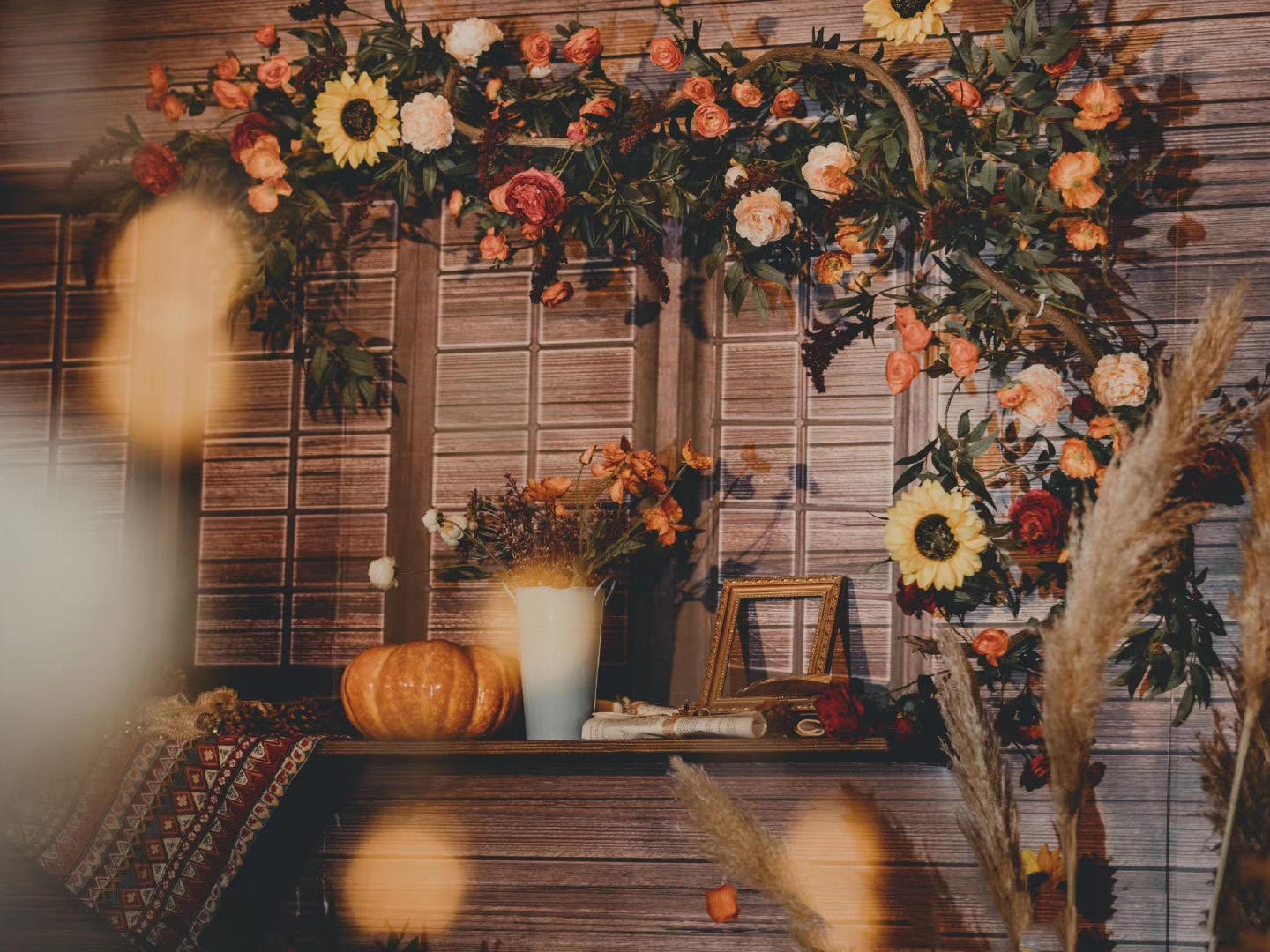 包含四大金刚温暖浪漫 黄色明亮婚礼 简约清新