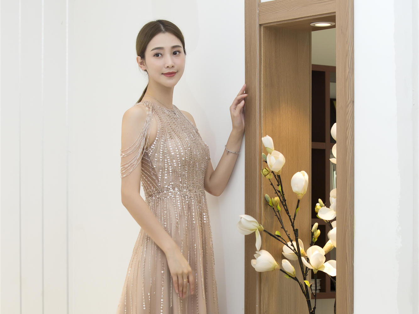 高端设计师品牌礼服年会礼服