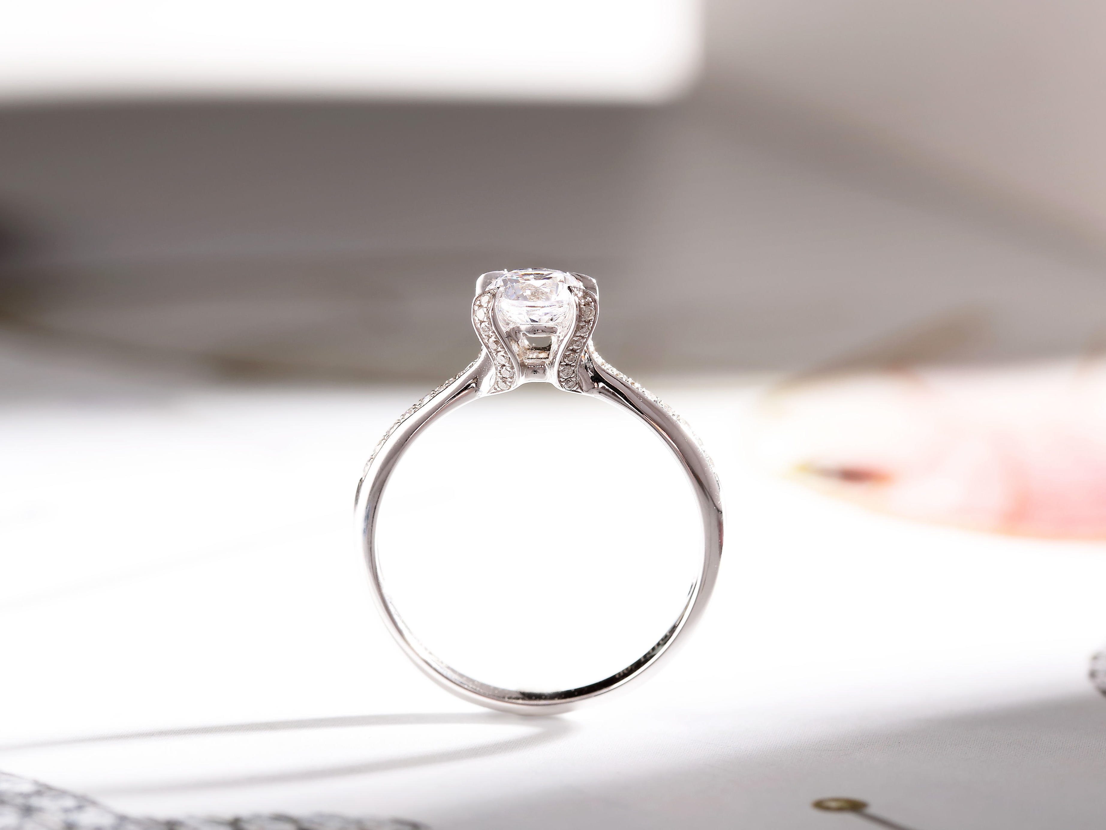 钻戒正品女18K玫瑰金白金真钻石戒指订婚求婚钻戒